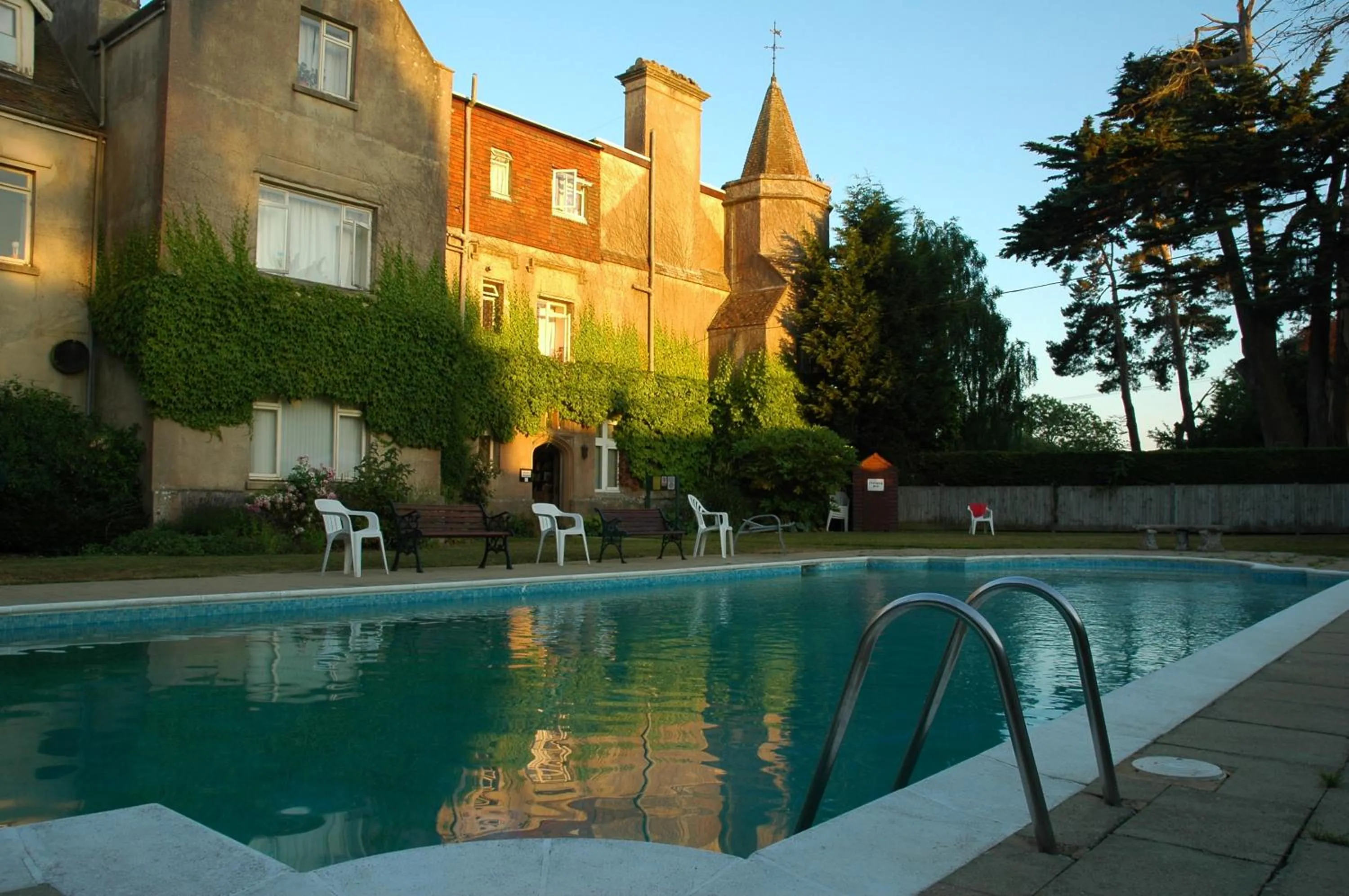 Swimming pool in Glyndley Manor Cottages