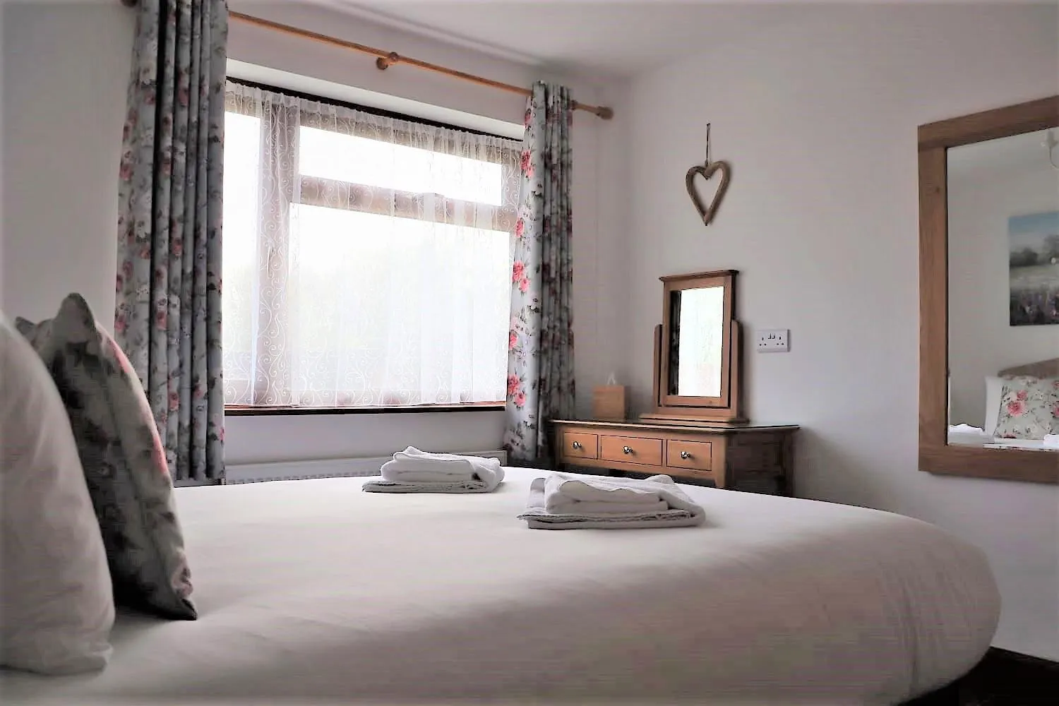 Bedroom, Bed in Glyndley Manor Cottages