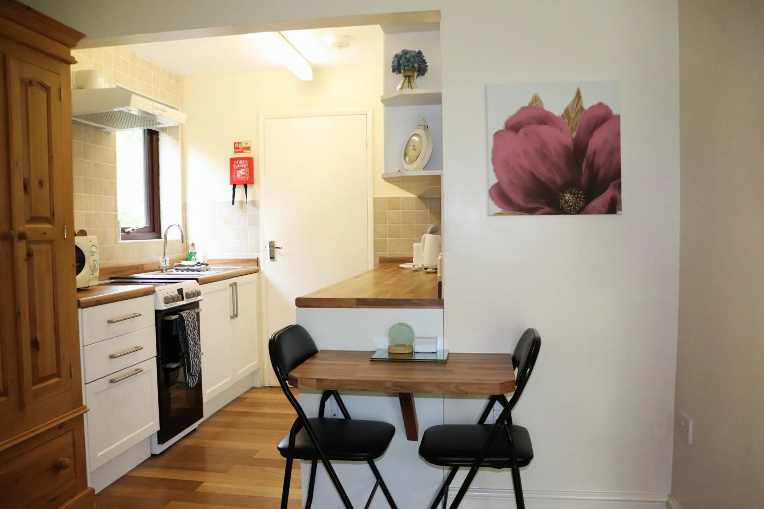 Dining area in Glyndley Manor Cottages