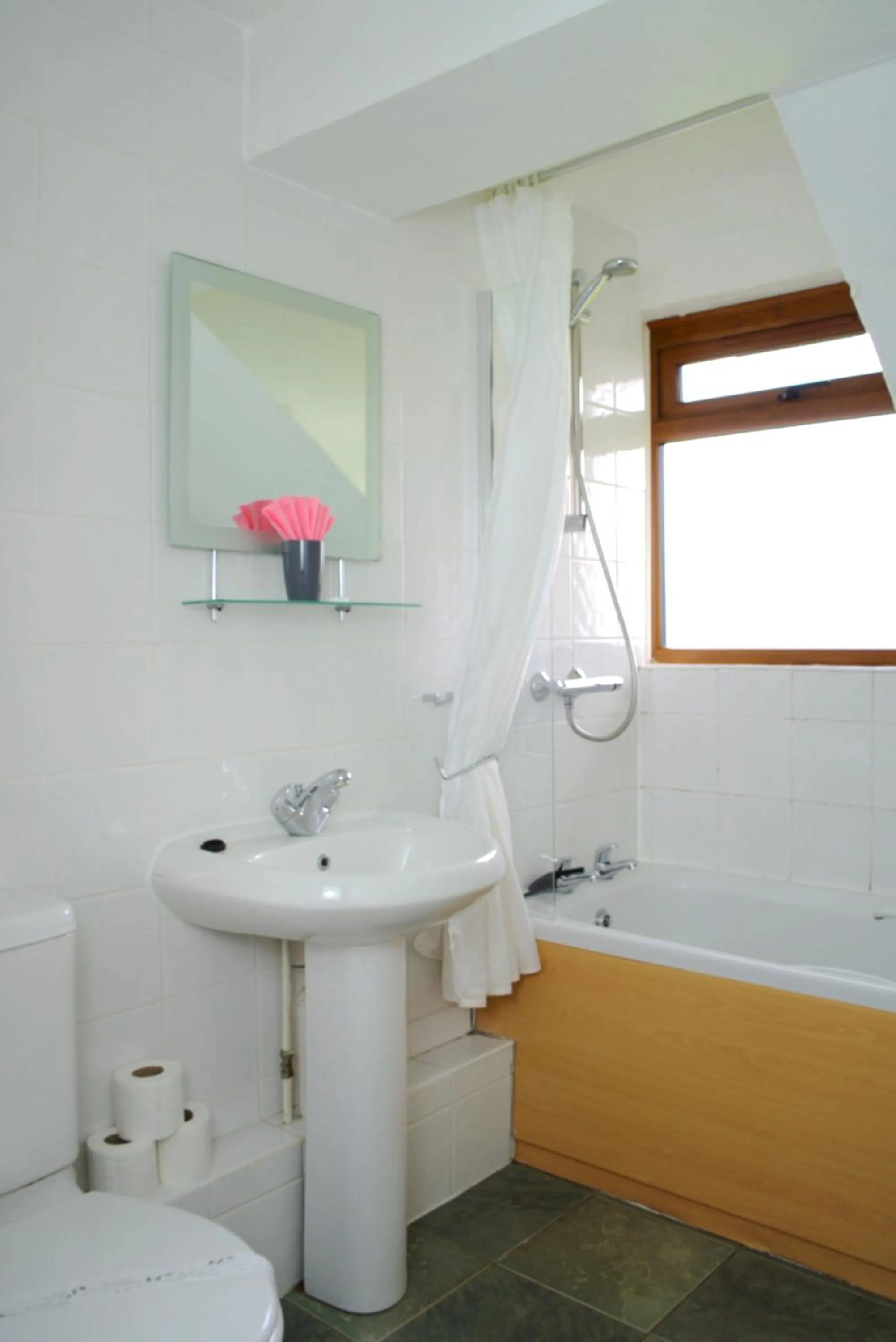 Bathroom in Glyndley Manor Cottages
