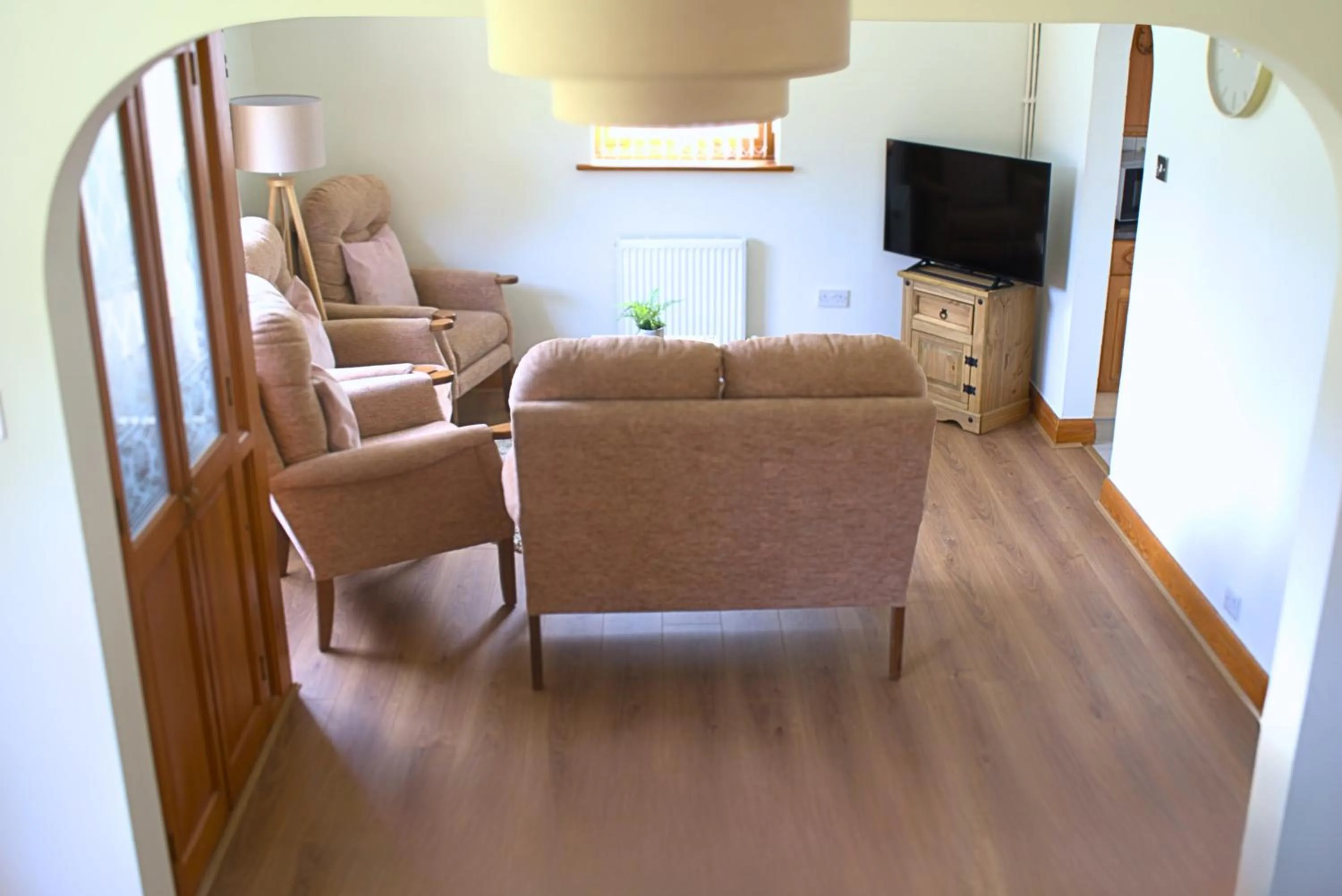 Communal lounge/ TV room in Glyndley Manor Cottages