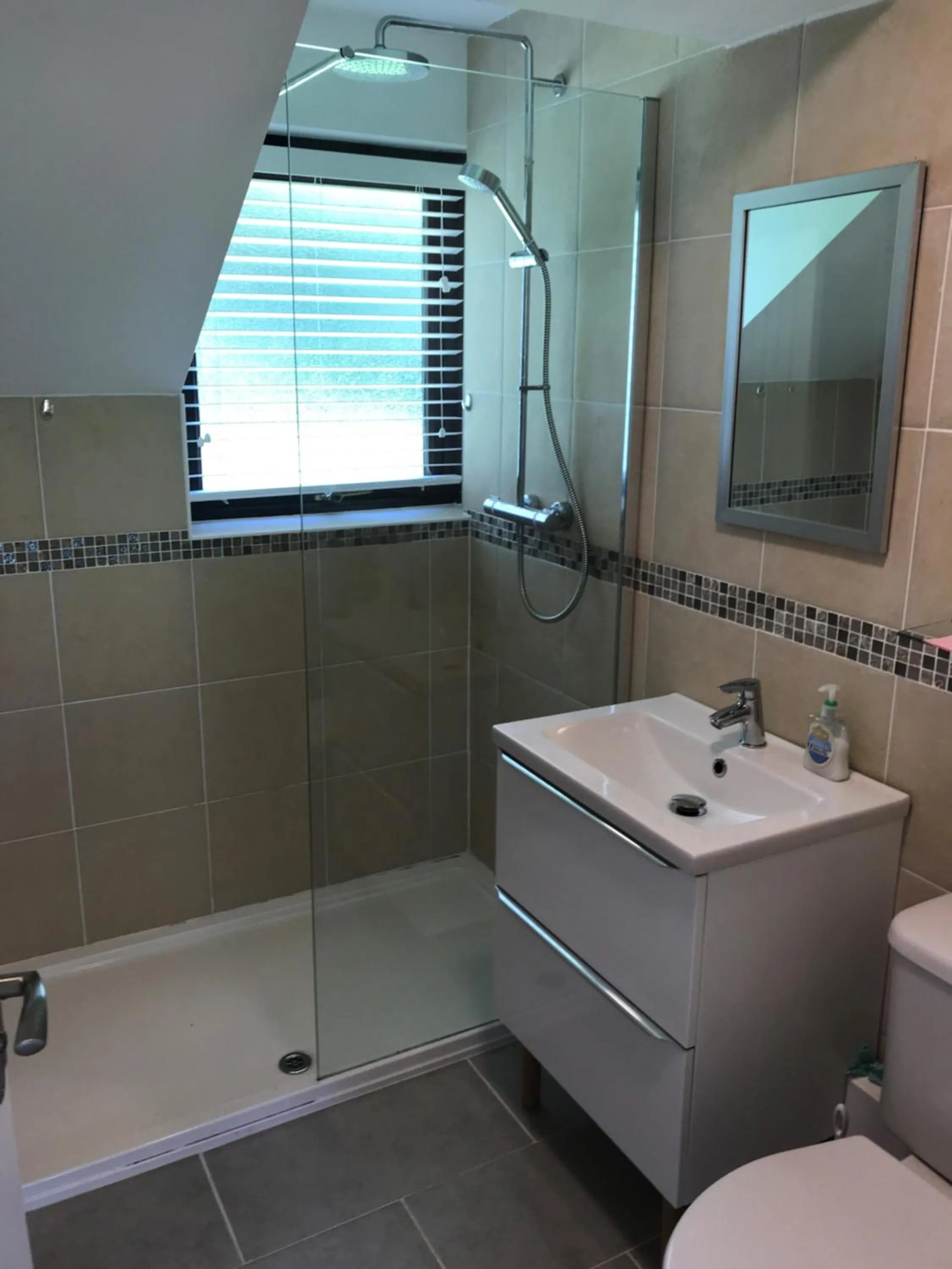 Bathroom in Glyndley Manor Cottages