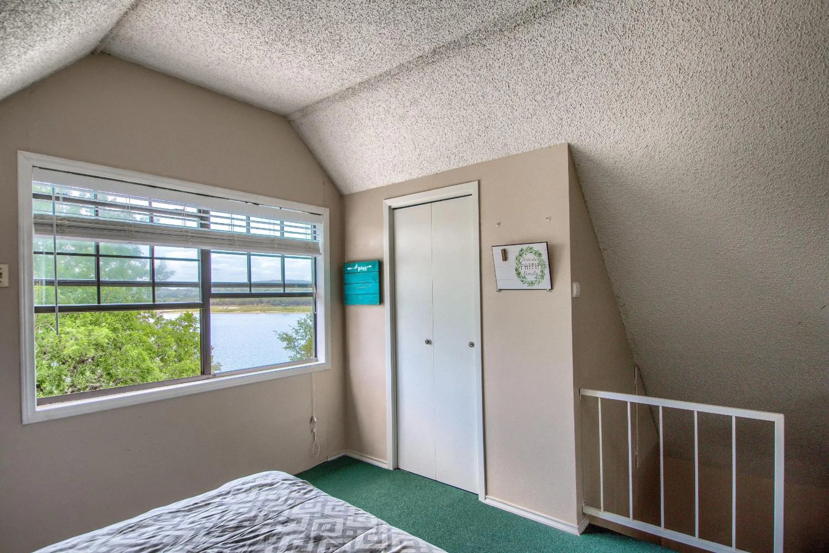 Other, Bed in CL 1105C A Shore Thing