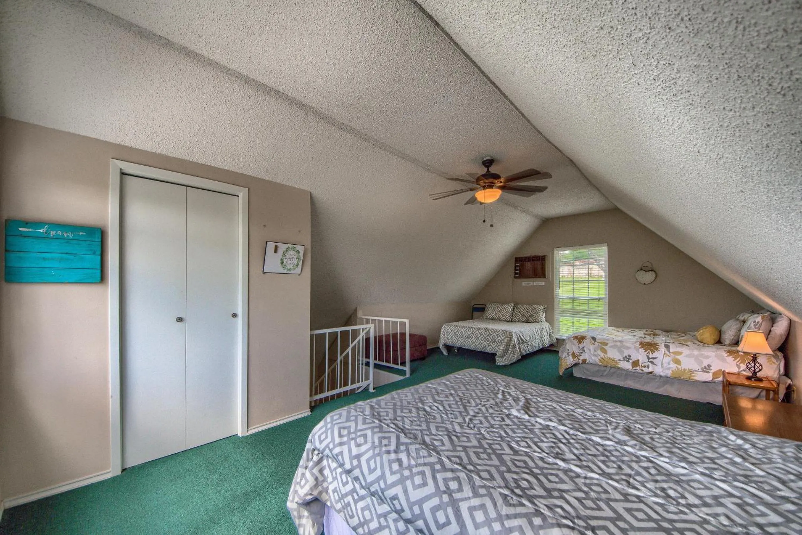 Other, Bed in CL 1105C A Shore Thing