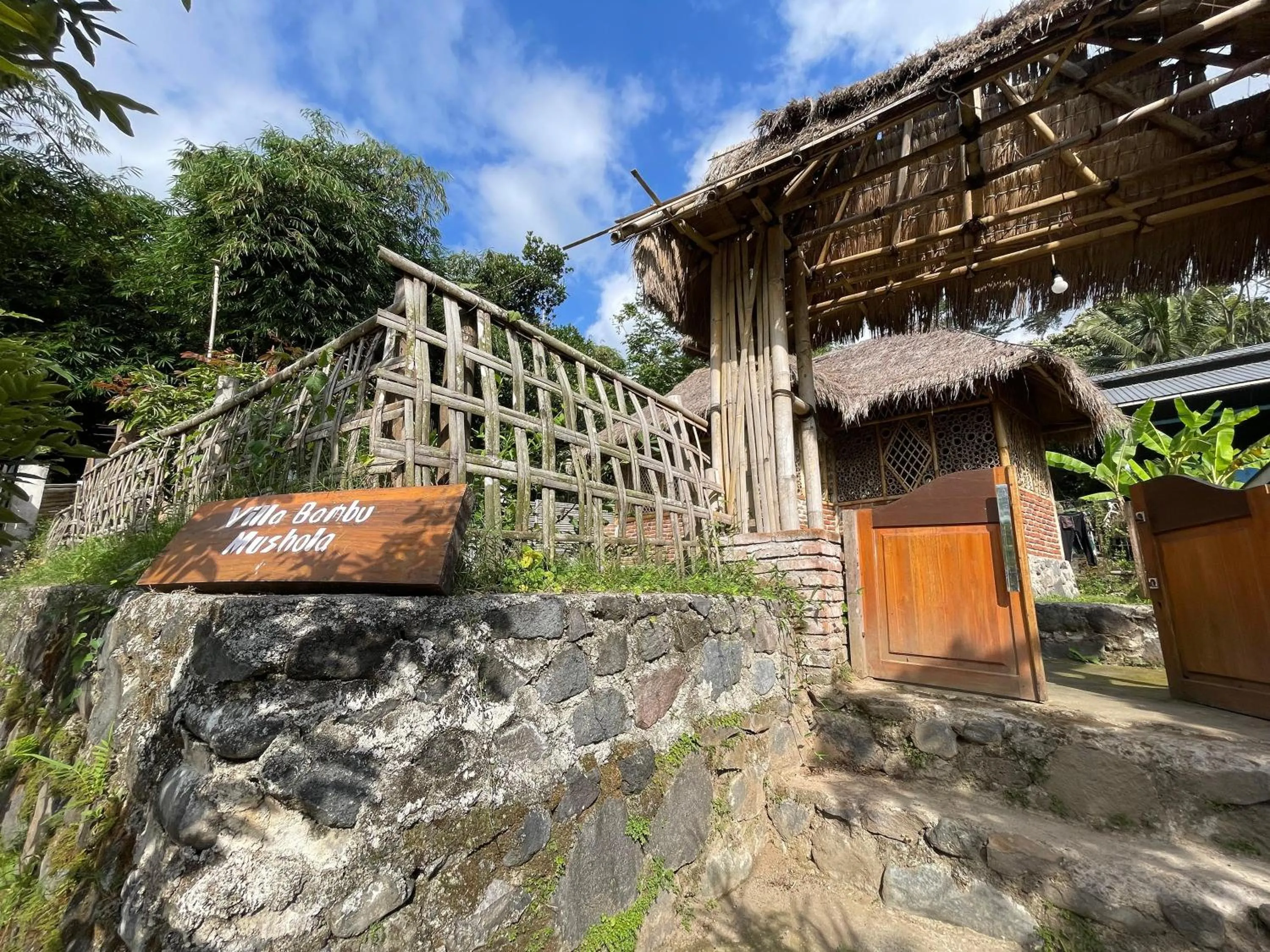 Property building in Villa Bambu Rinjani & Restaurant