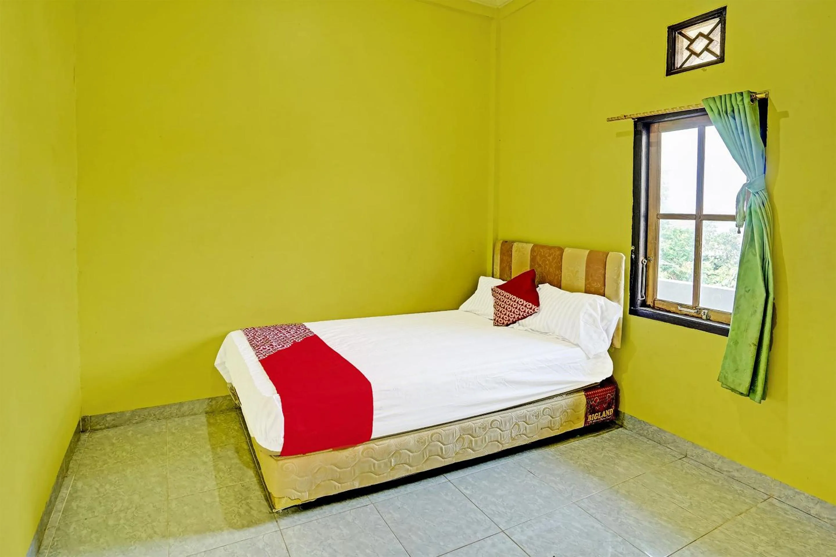 Bedroom in OYO 90508 Wisma Kenanga