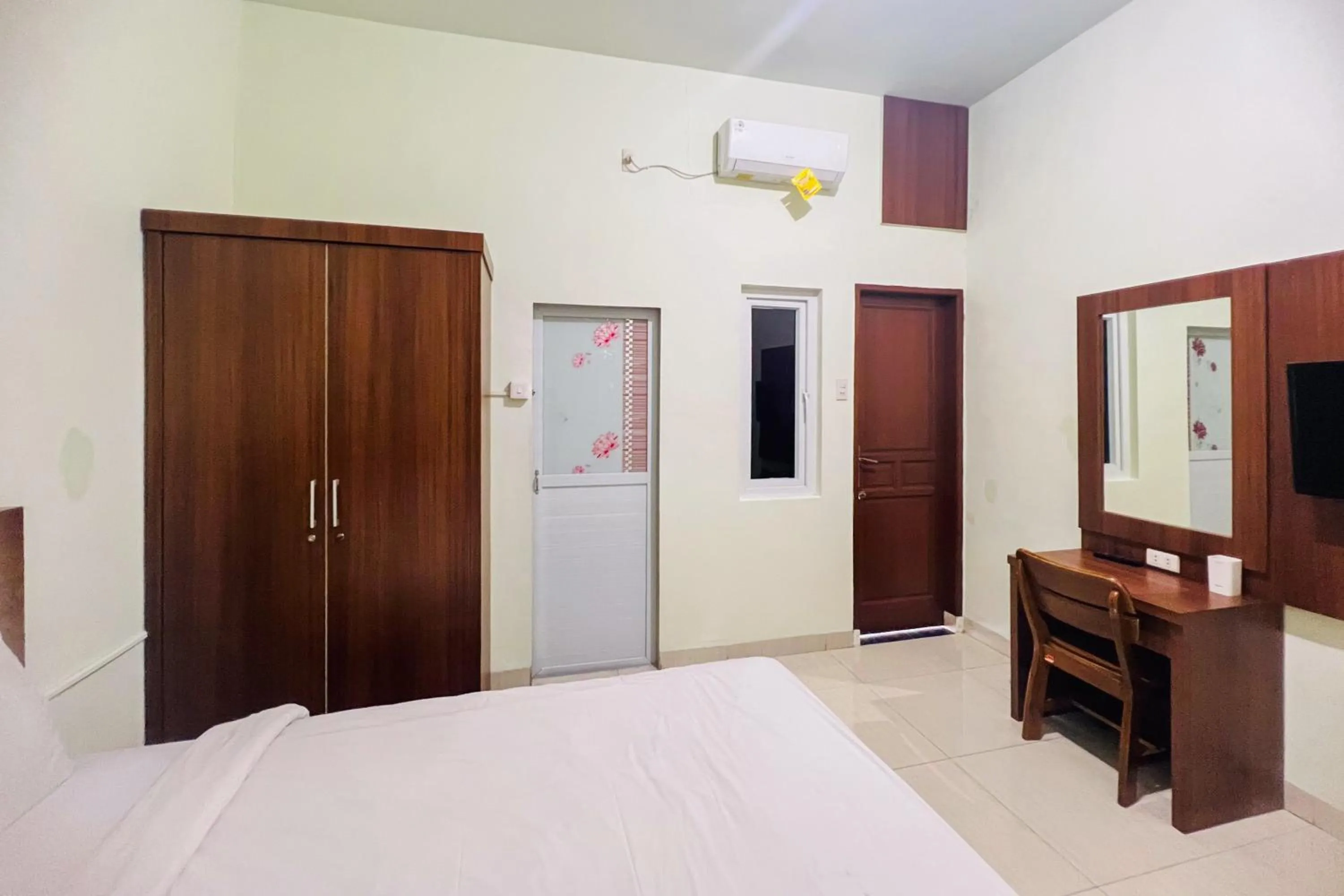Bedroom, Bed in Teratai Residence RedPartner