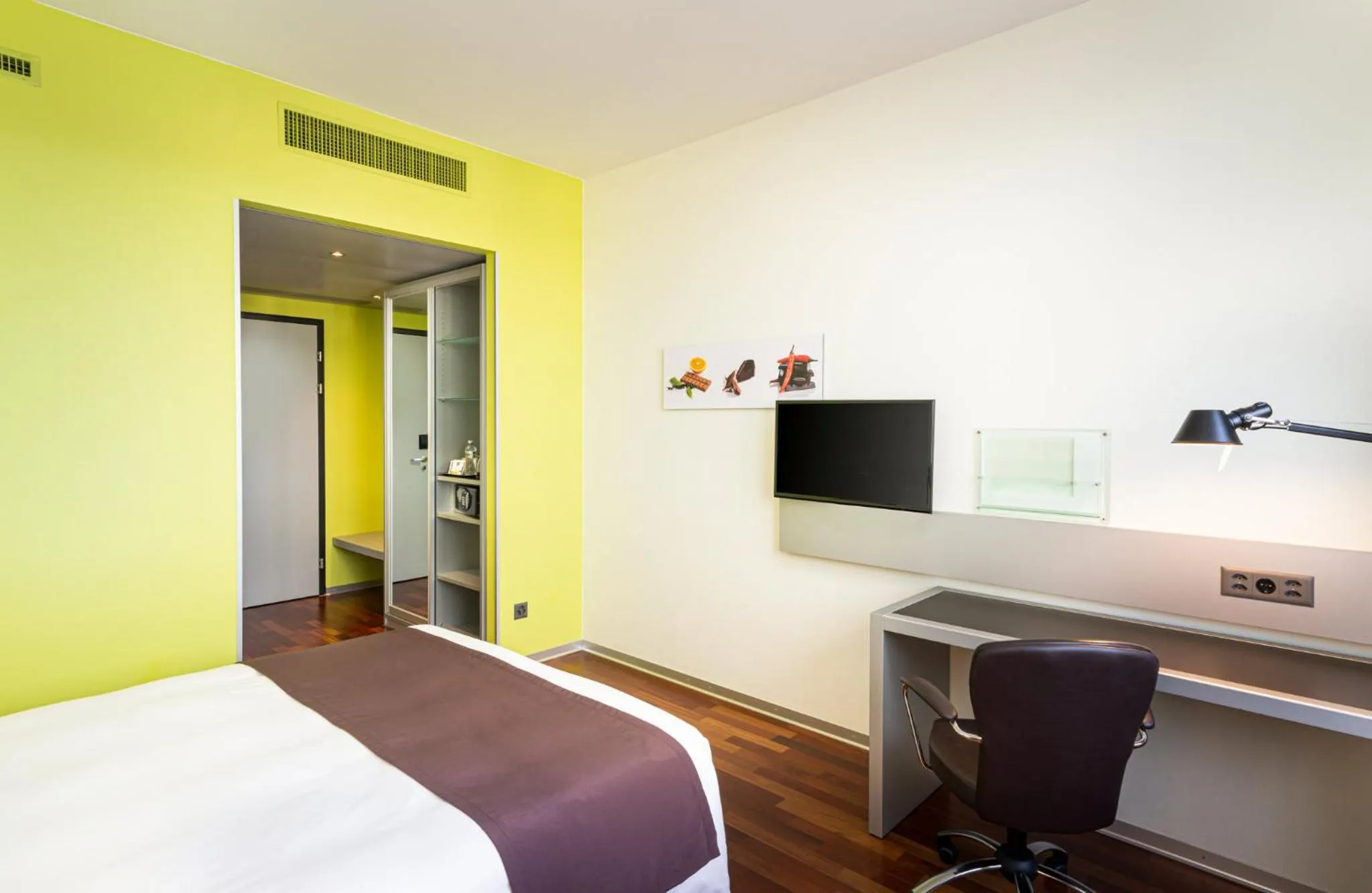 Photo of the whole room, Bed in Holiday Inn Bern Westside by IHG