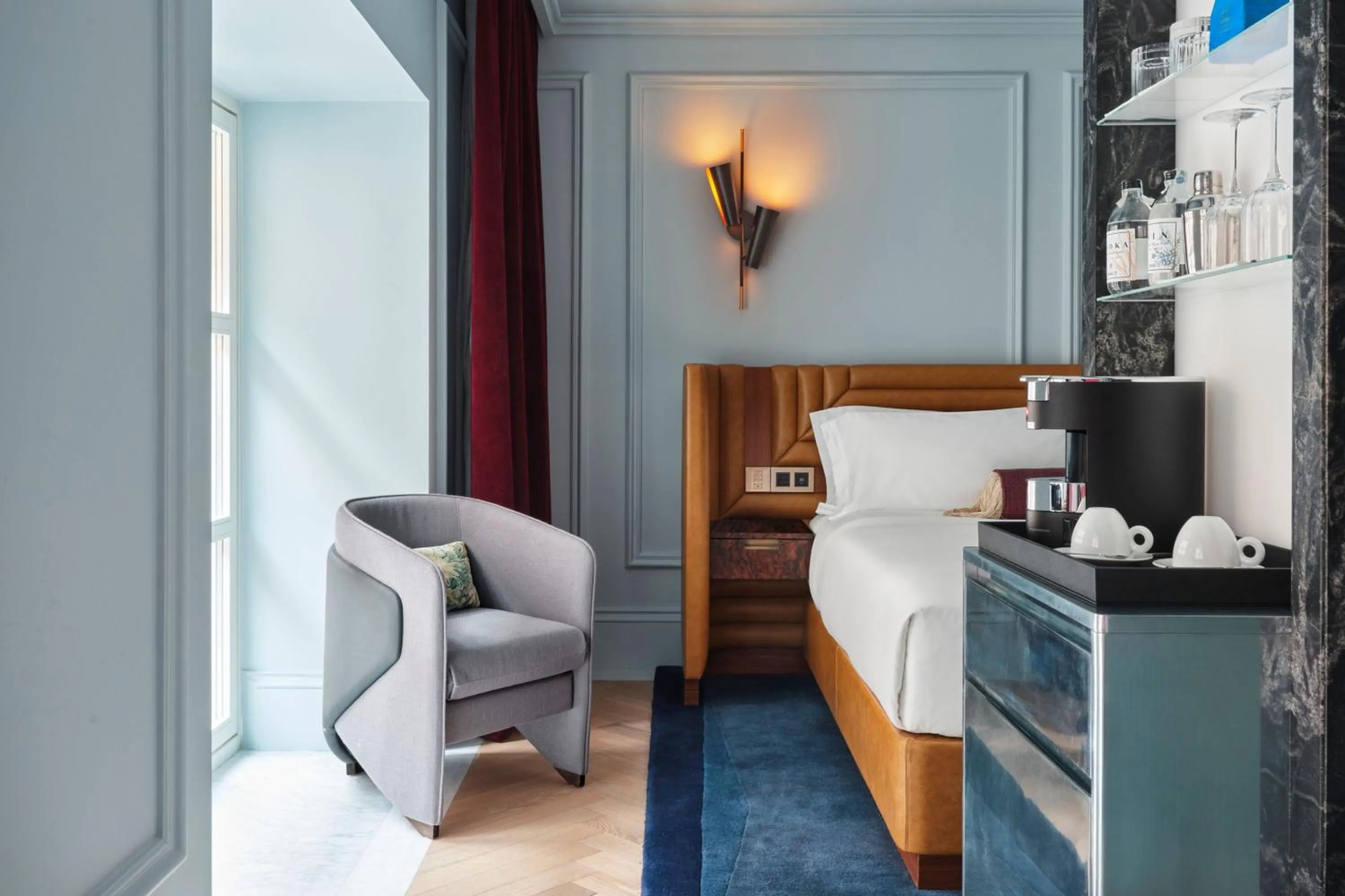 Photo of the whole room, Bed in W Rome