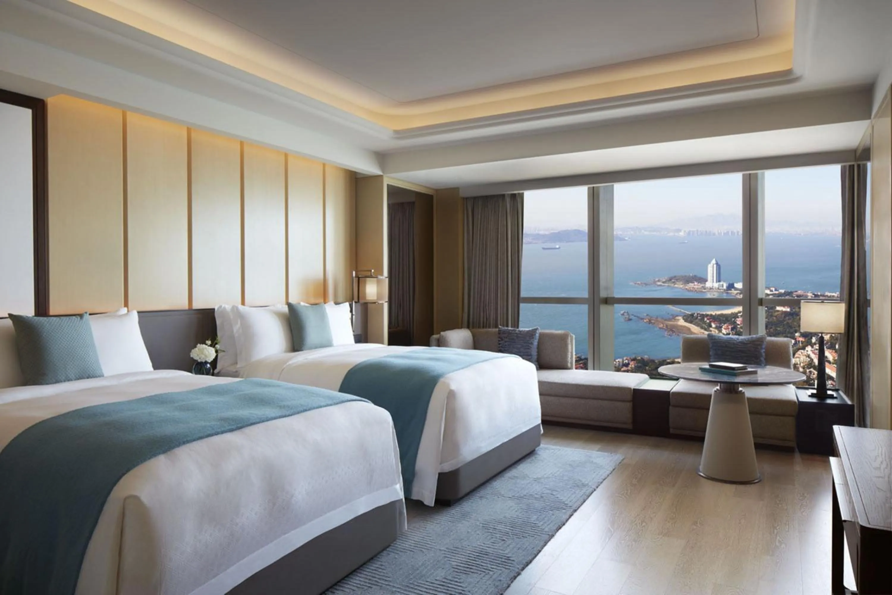 Photo of the whole room, Bed in The St. Regis Qingdao