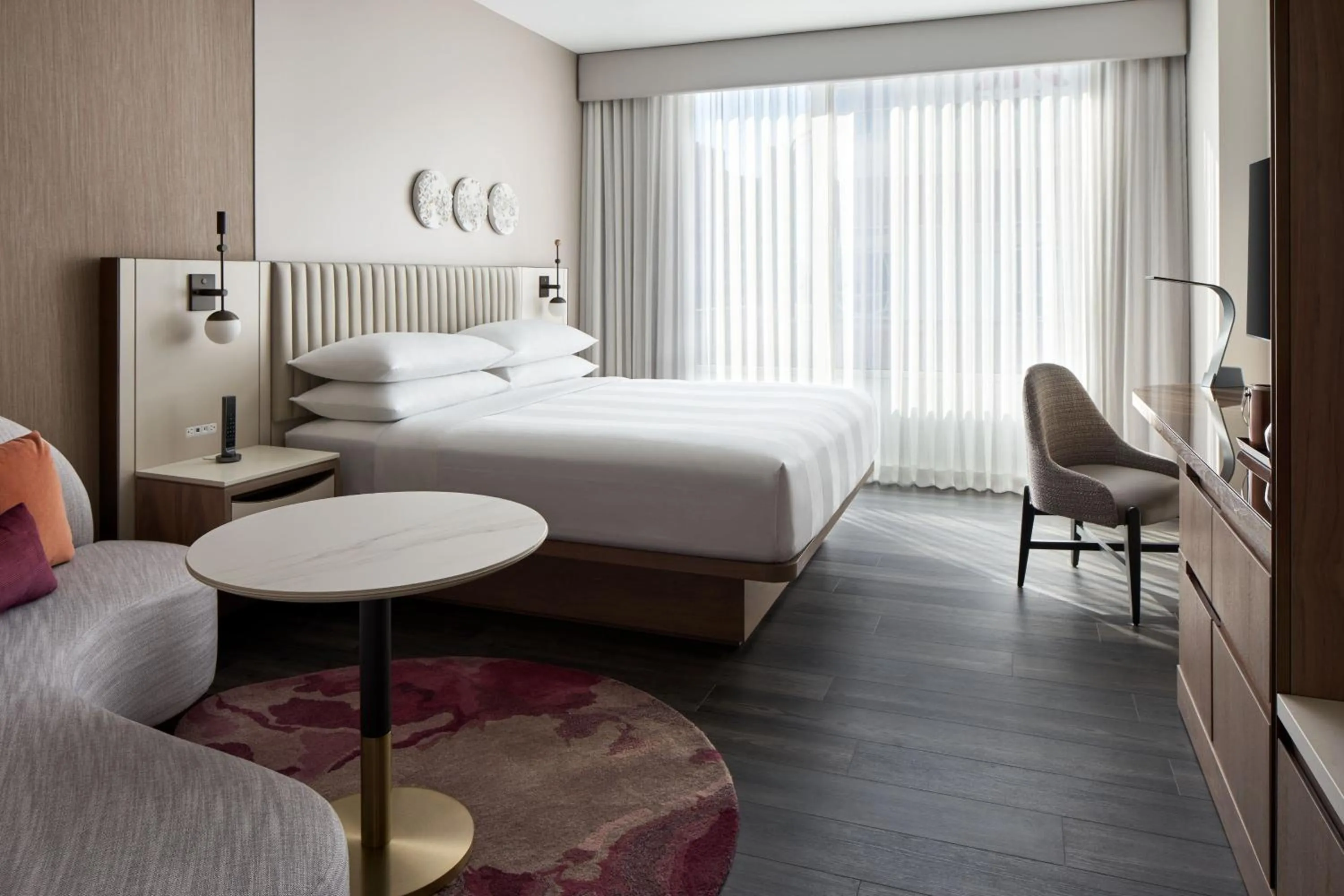 Lounge or bar, Bed in Marriott Bethesda Downtown at Marriott HQ