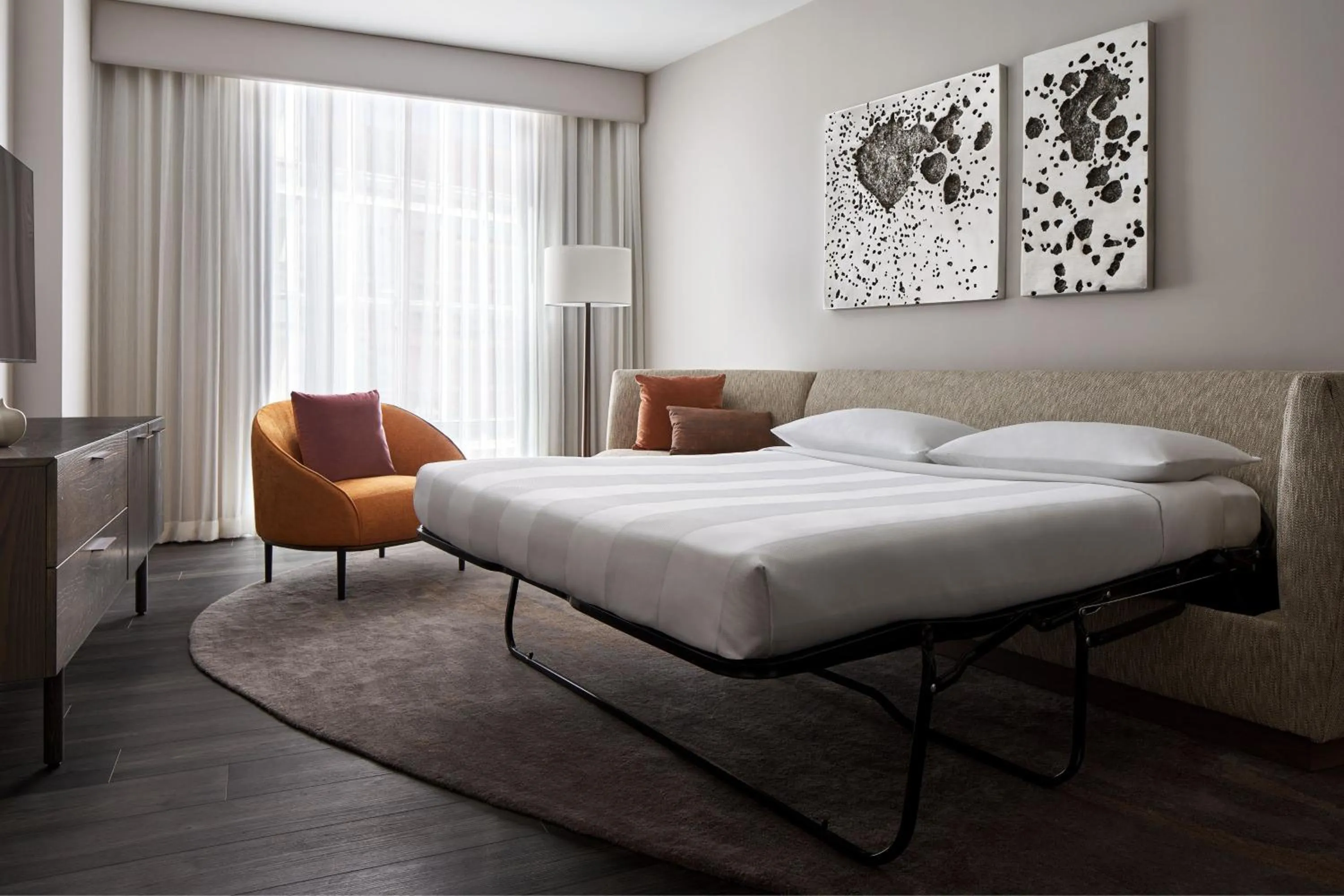 Bedroom, Bed in Marriott Bethesda Downtown at Marriott HQ