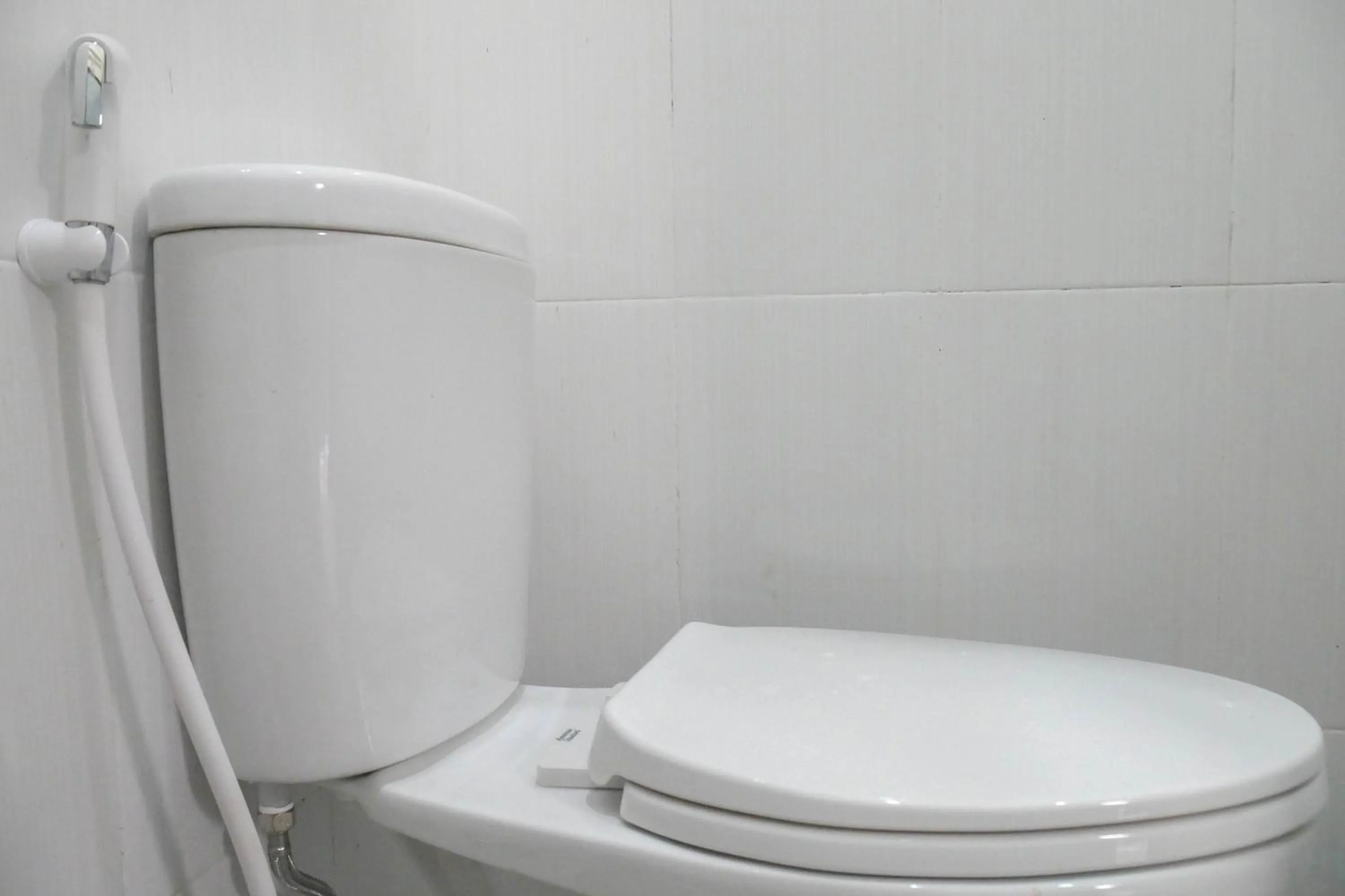 Toilet in RedDoorz near Sleman City Hall Yogyakarta