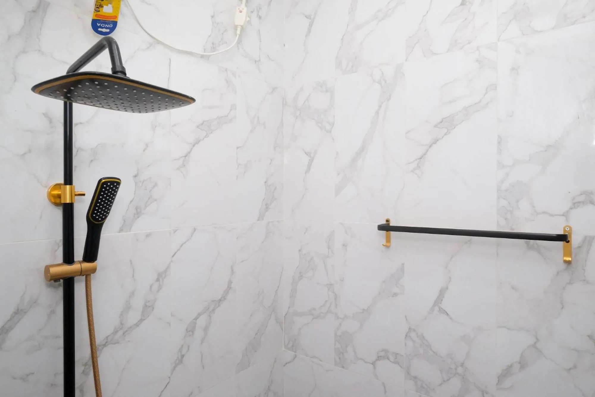 Shower in RedDoorz near Sleman City Hall Yogyakarta