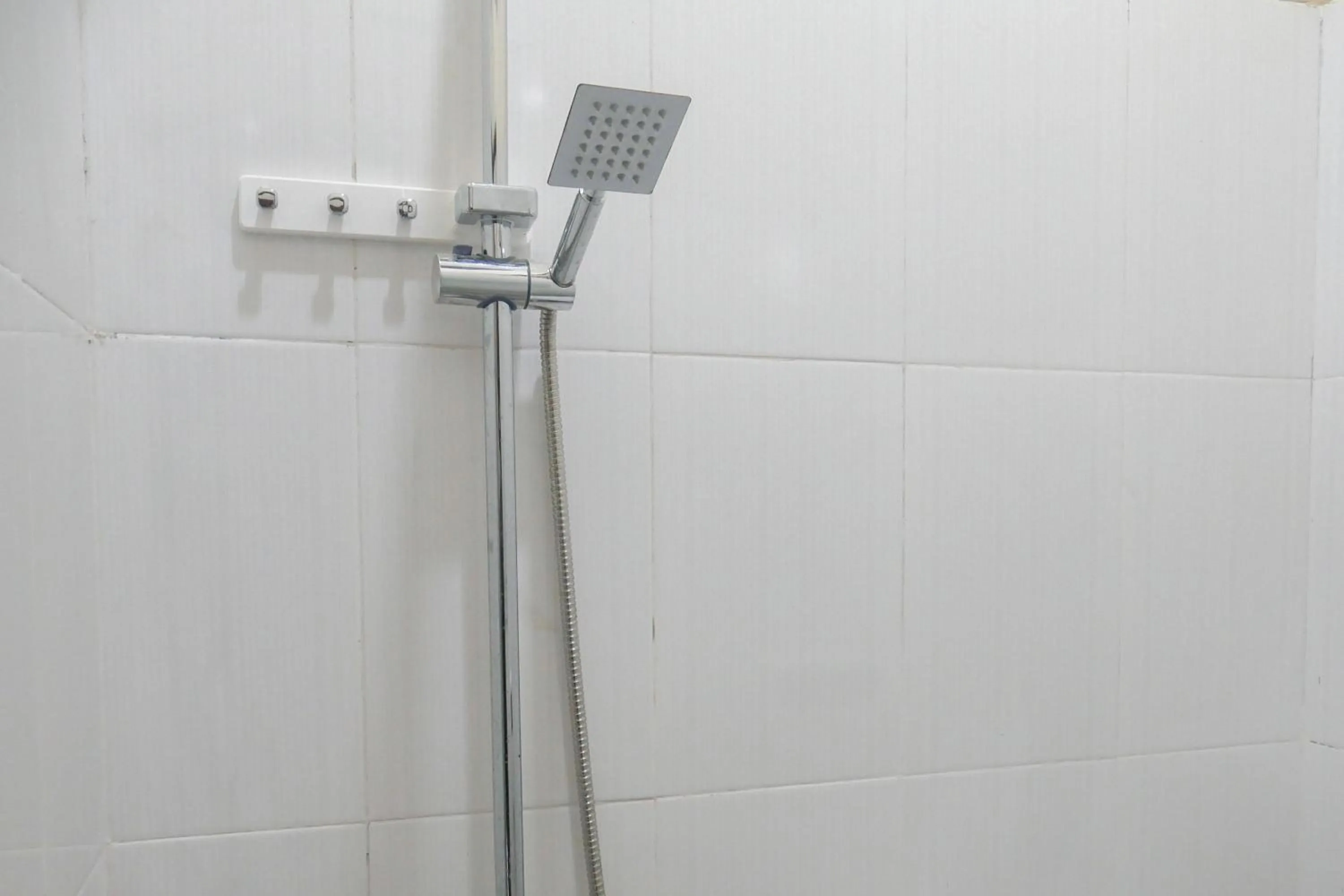 Shower in RedDoorz near Sleman City Hall Yogyakarta