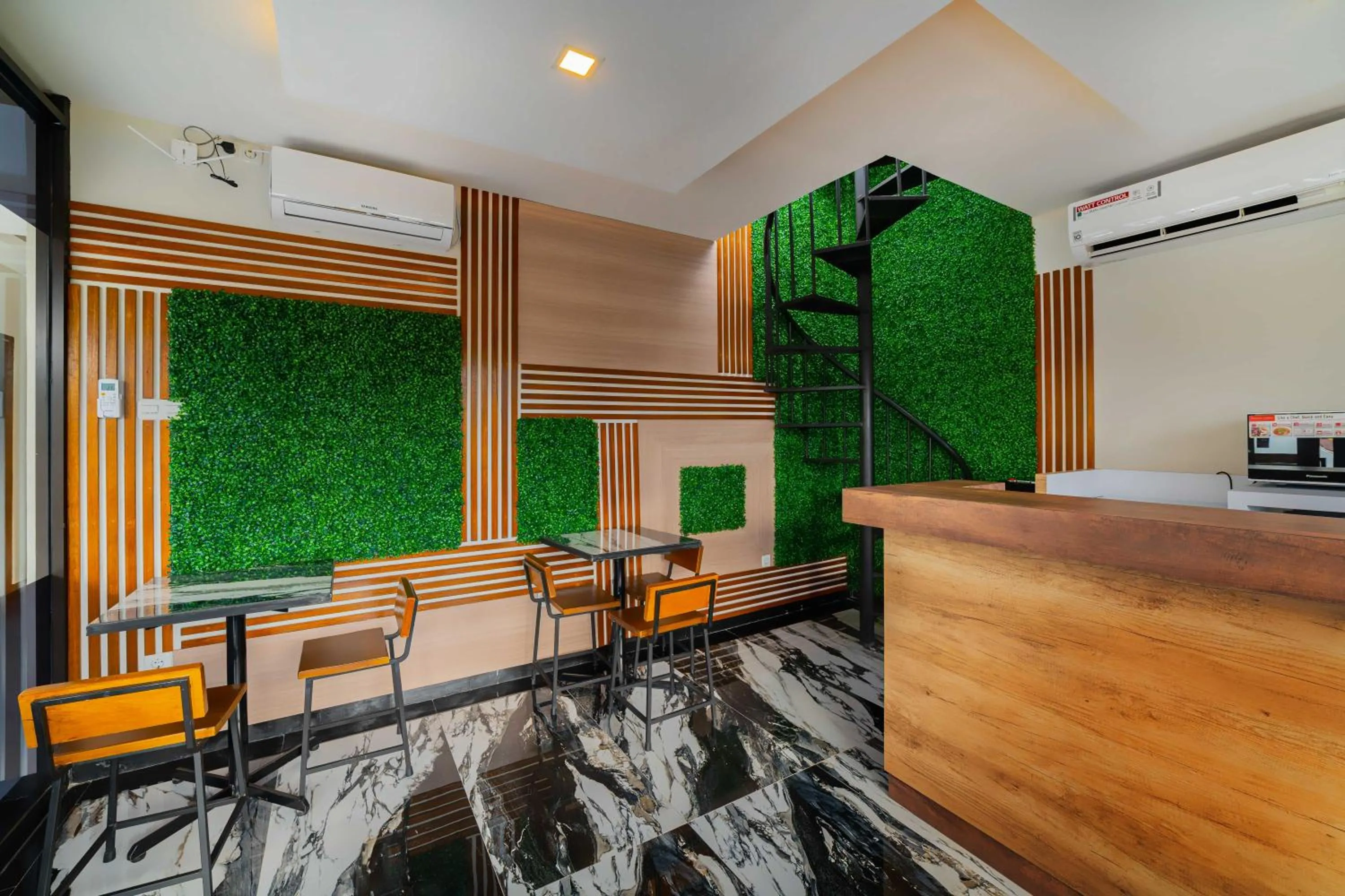 Seating area in Tree Homestay Mitra RedDoorz