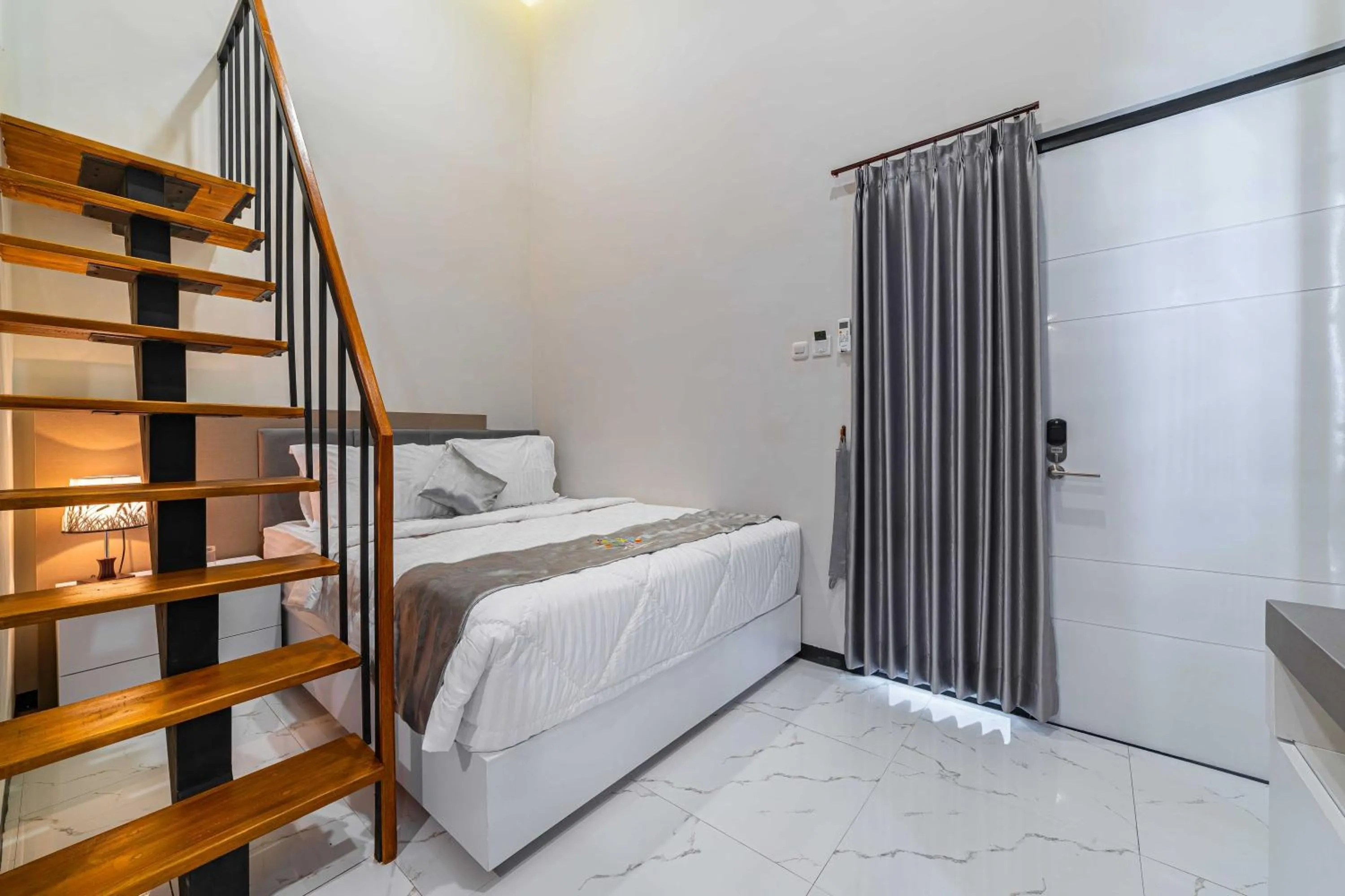 Bedroom, Bed in Tree Homestay Mitra RedDoorz