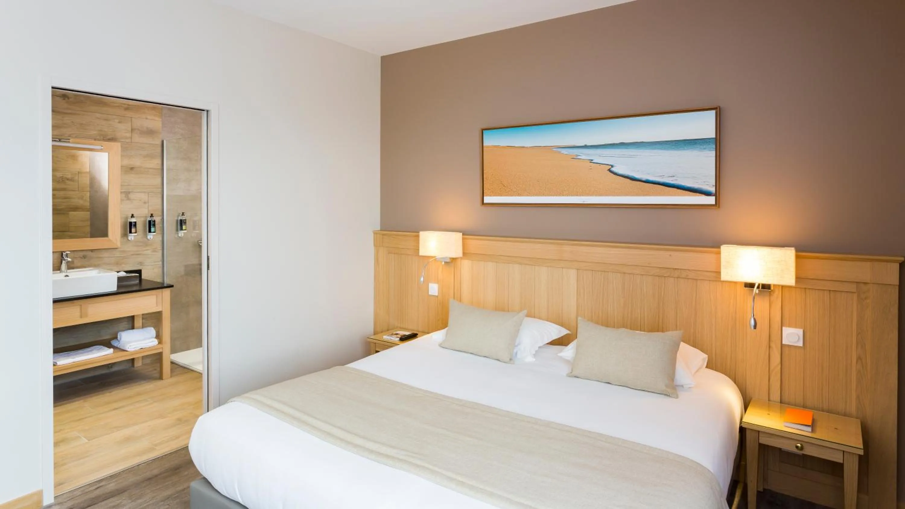 Bed in Hotel Restaurant Spa du Tumulus Carnac