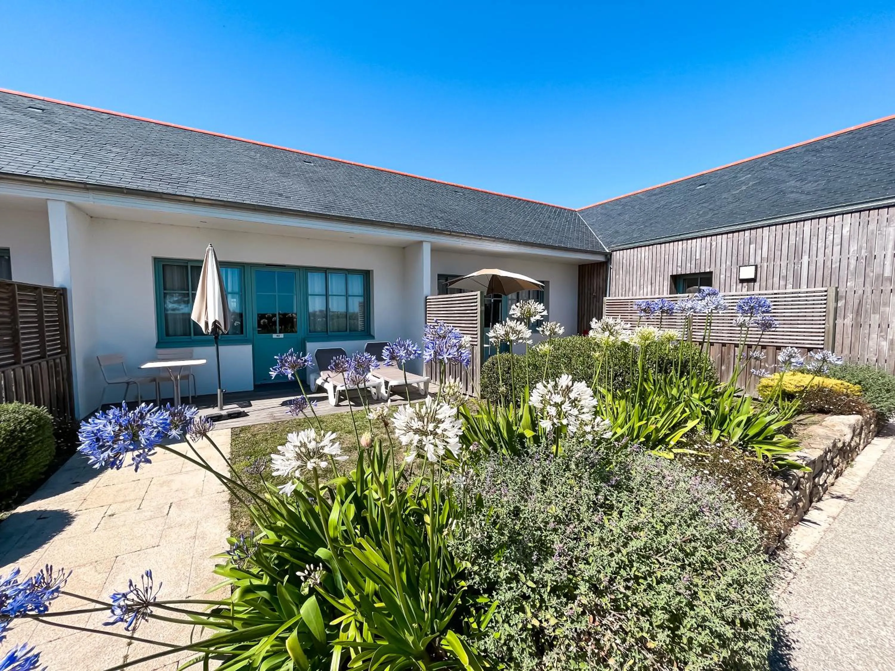 Patio in Hotel Restaurant Spa du Tumulus Carnac