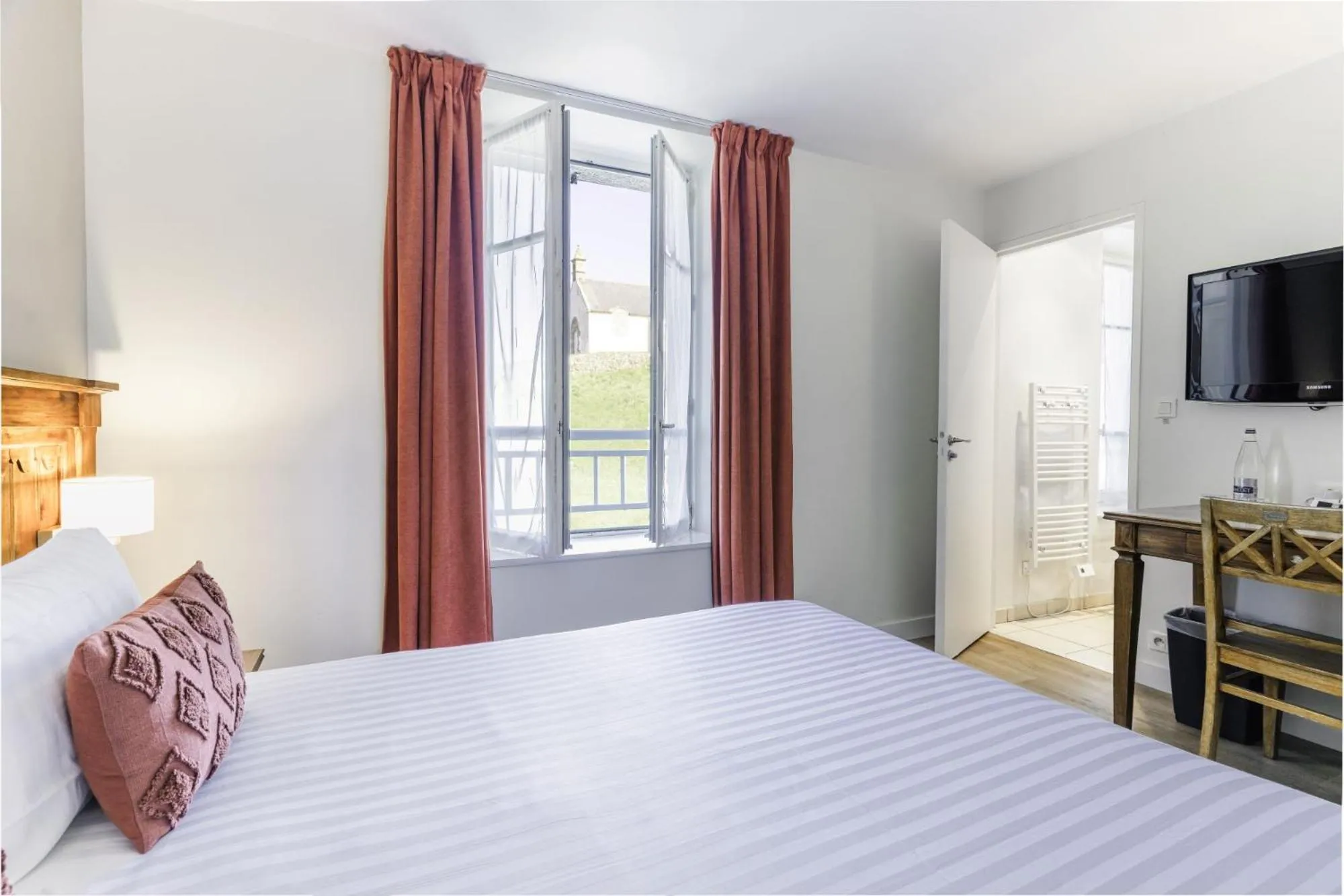 Bedroom, Bed in Hotel Restaurant Spa du Tumulus Carnac