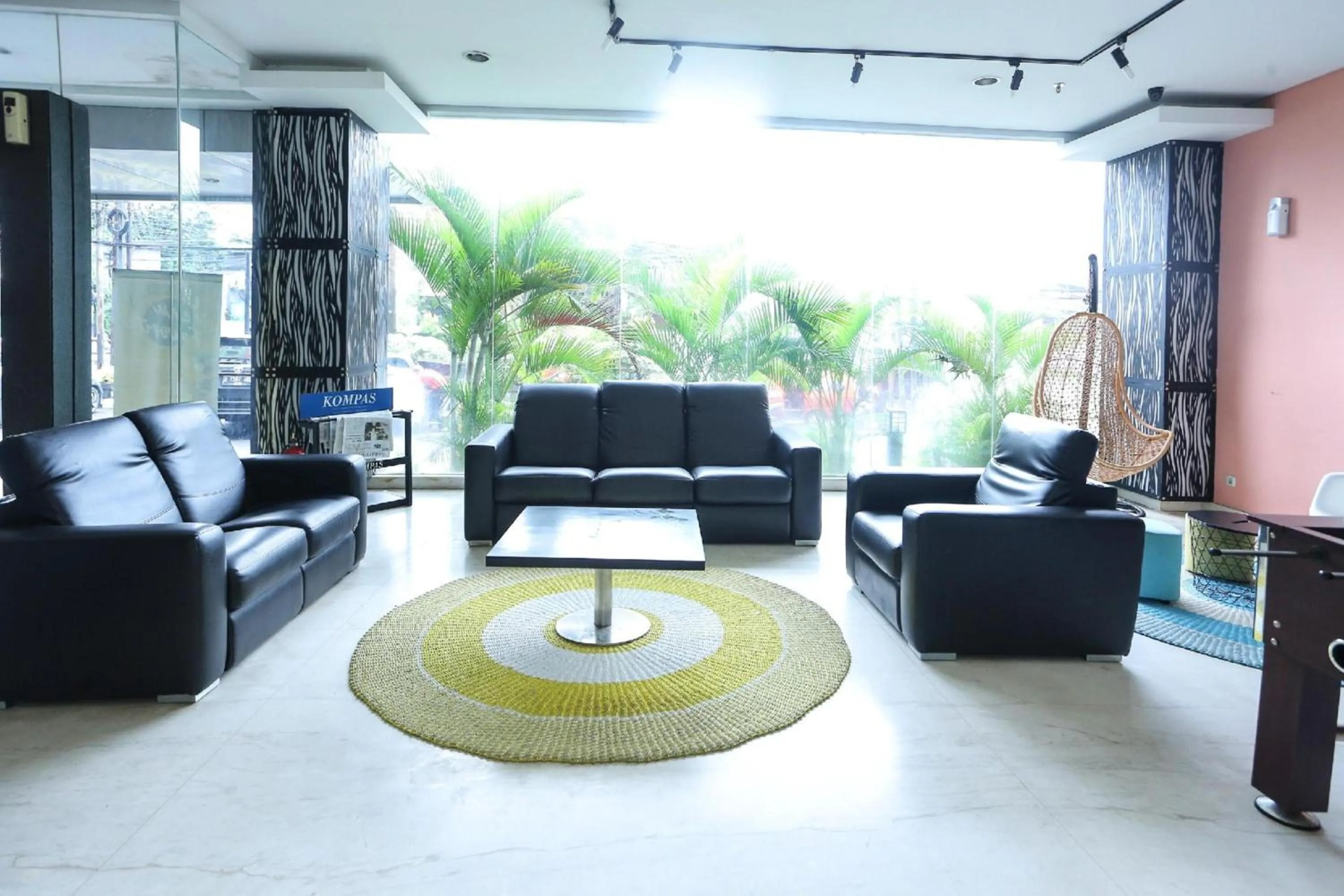 Lobby or reception in Super OYO Townhouse OAK Hotel Fiducia Pondok Gede