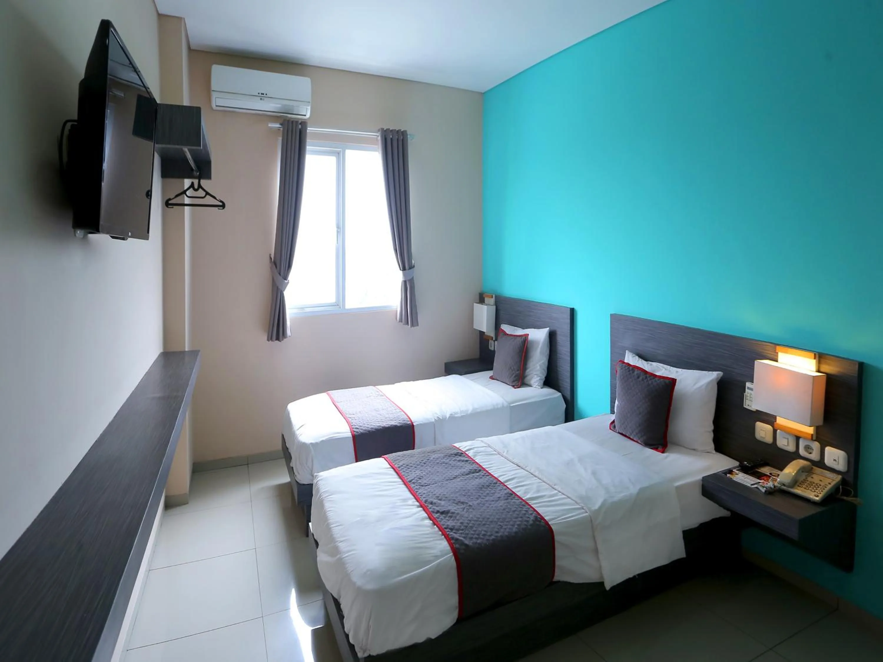 Delxue Twin Room in Super OYO Townhouse OAK Hotel Fiducia Pondok Gede