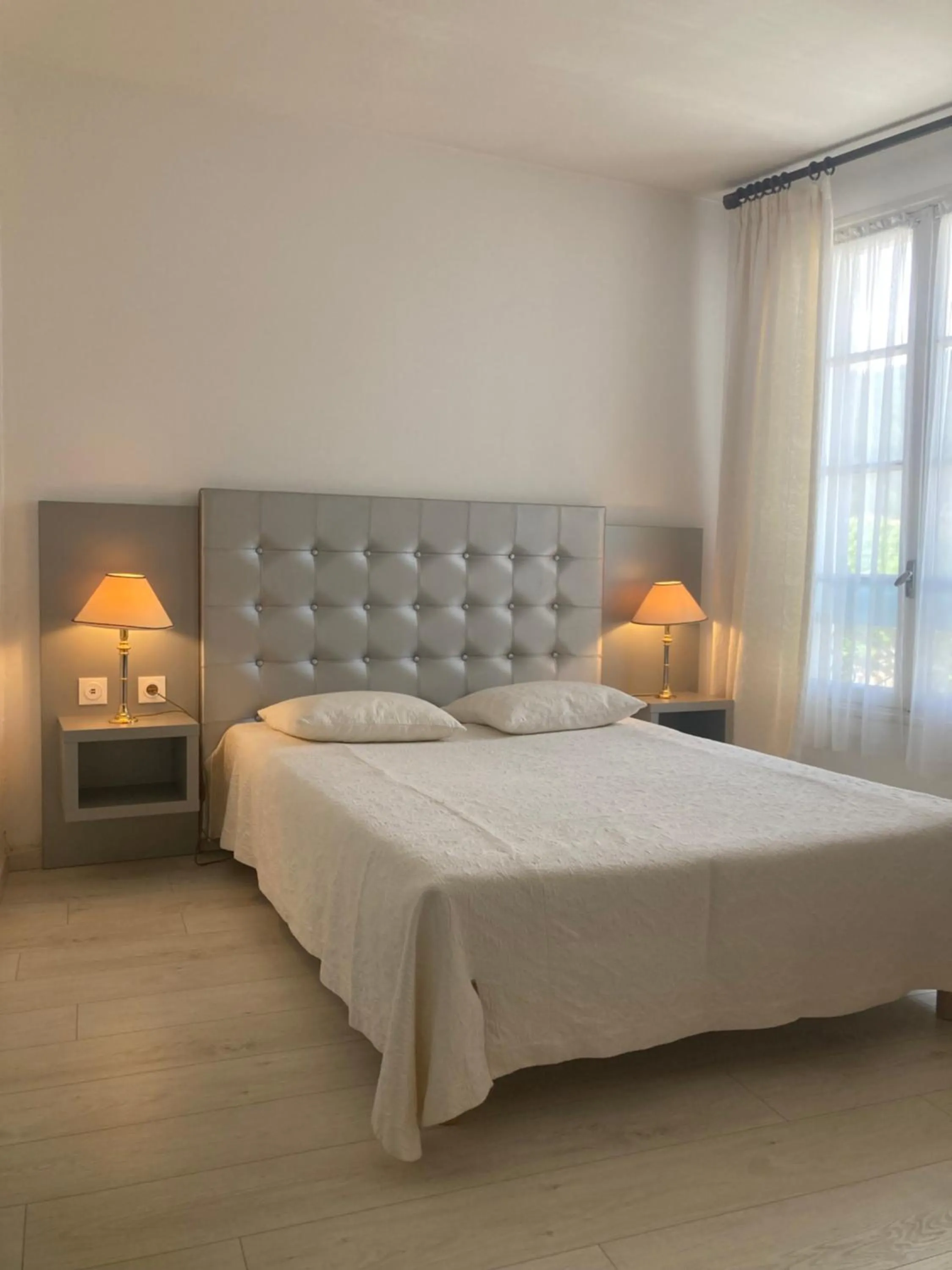 Bedroom, Bed in Le Grand Paris