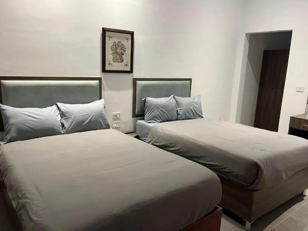 Golden Lake Marina Hotel