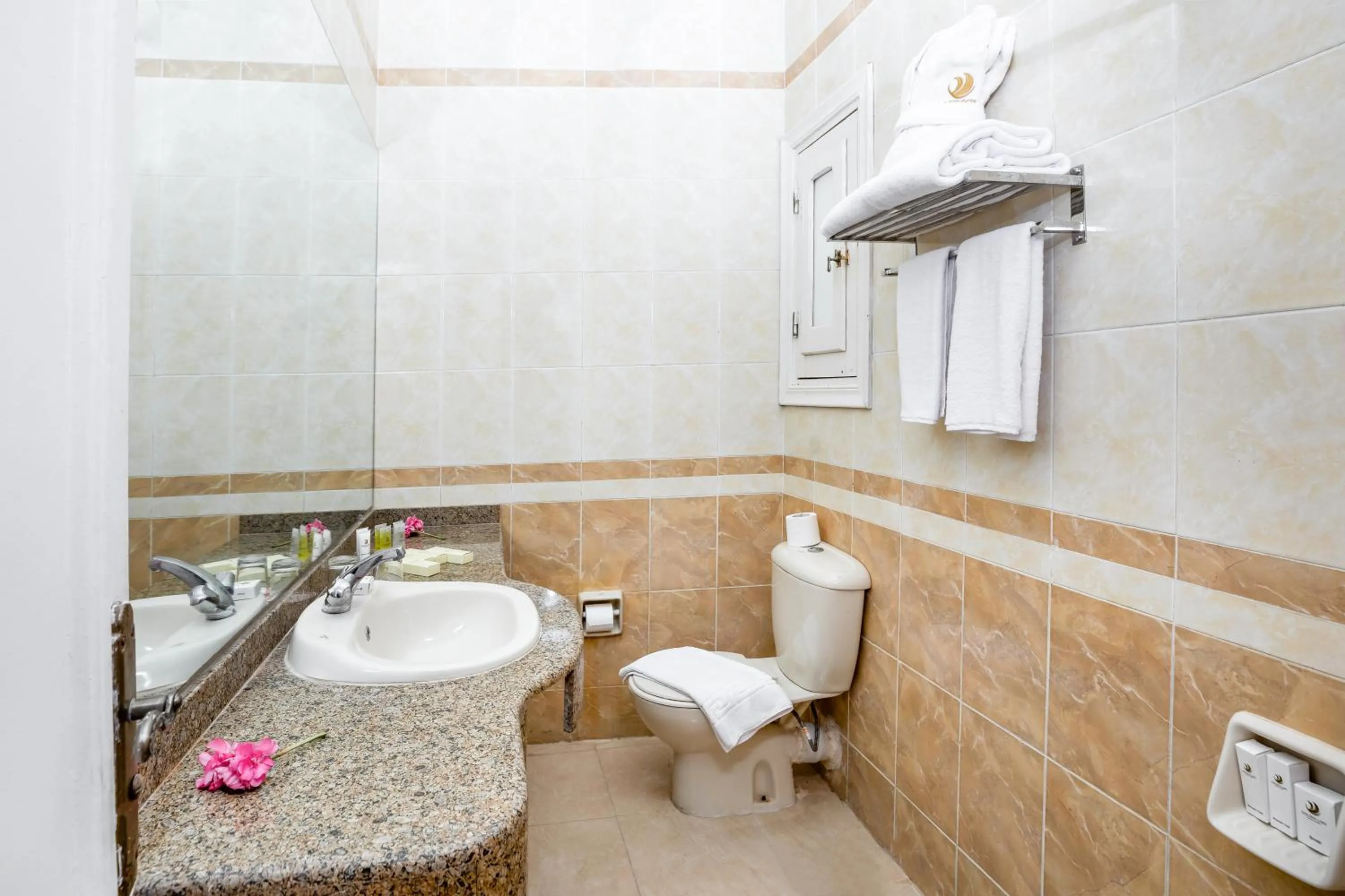 Golden Lake Marina Hotel