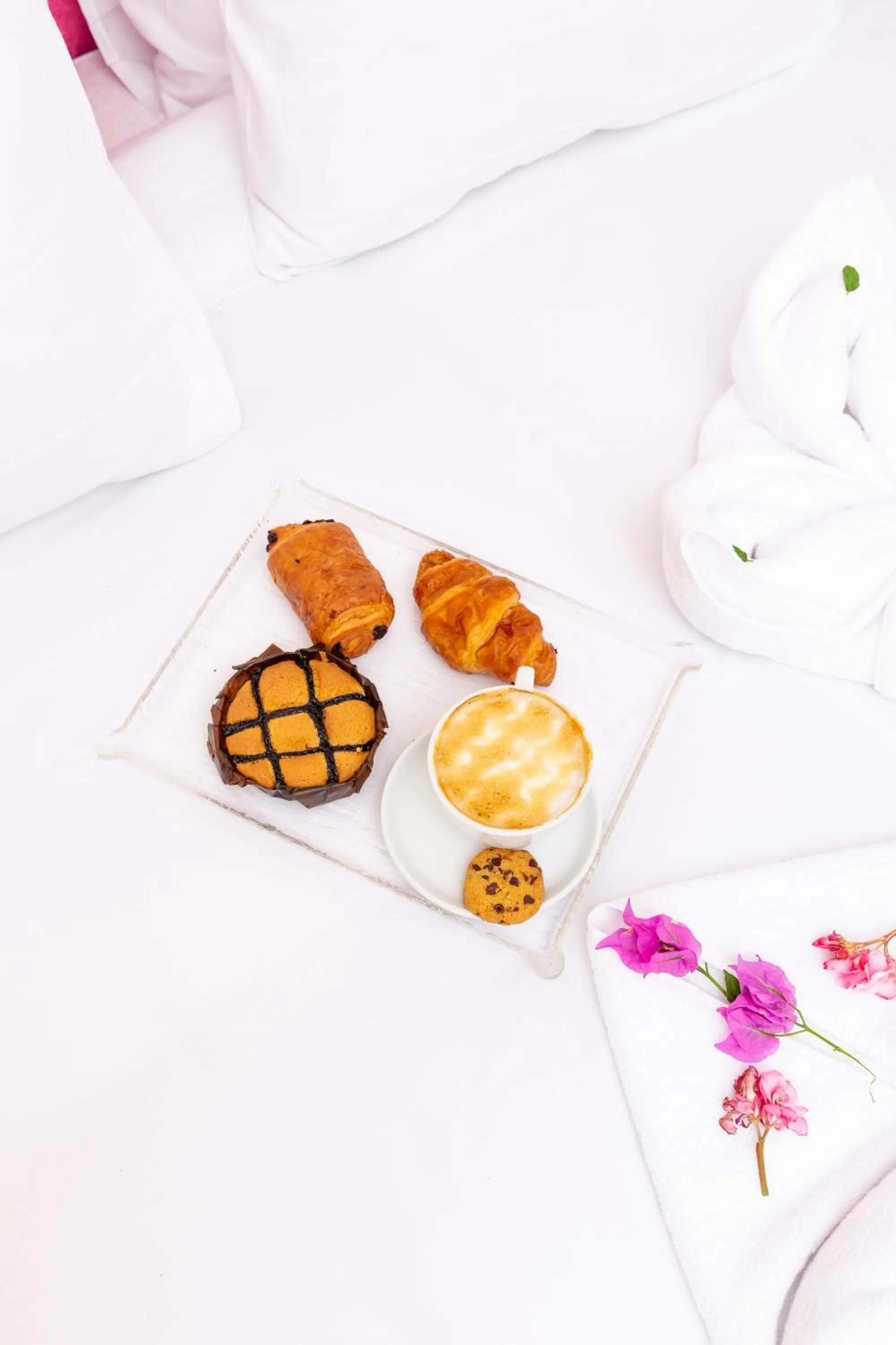 Golden Lake Marina Hotel