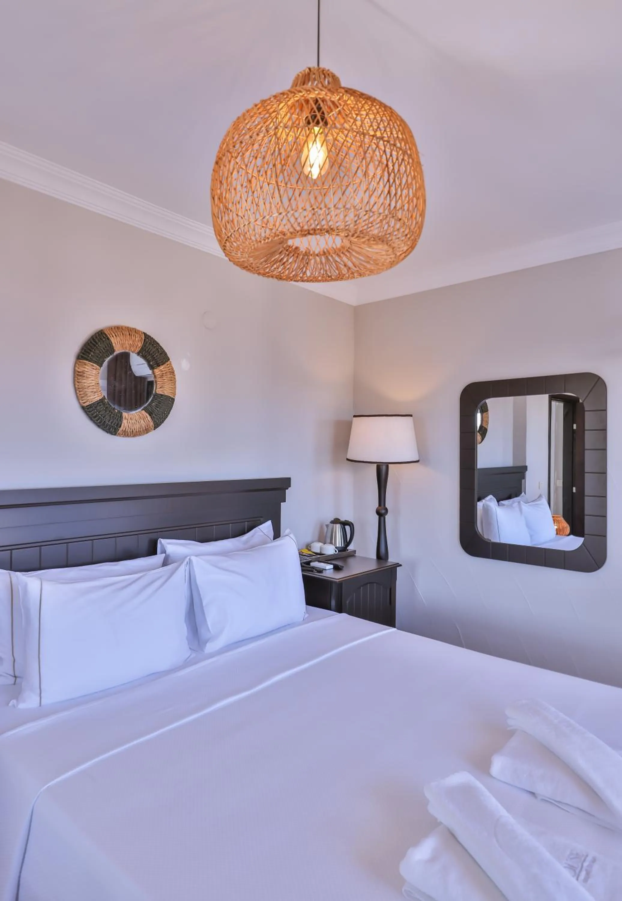 Photo of the whole room, Bed in Hill House Adult Only