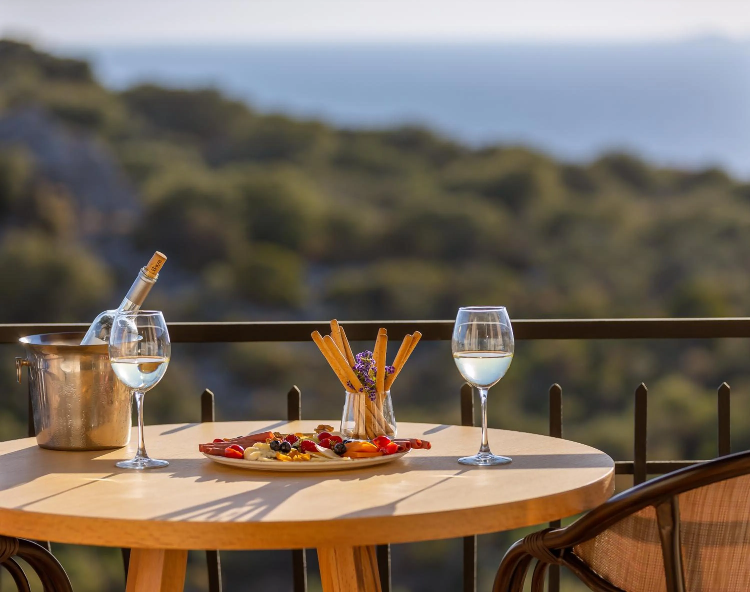 Food and drinks in Hill House Adult Only