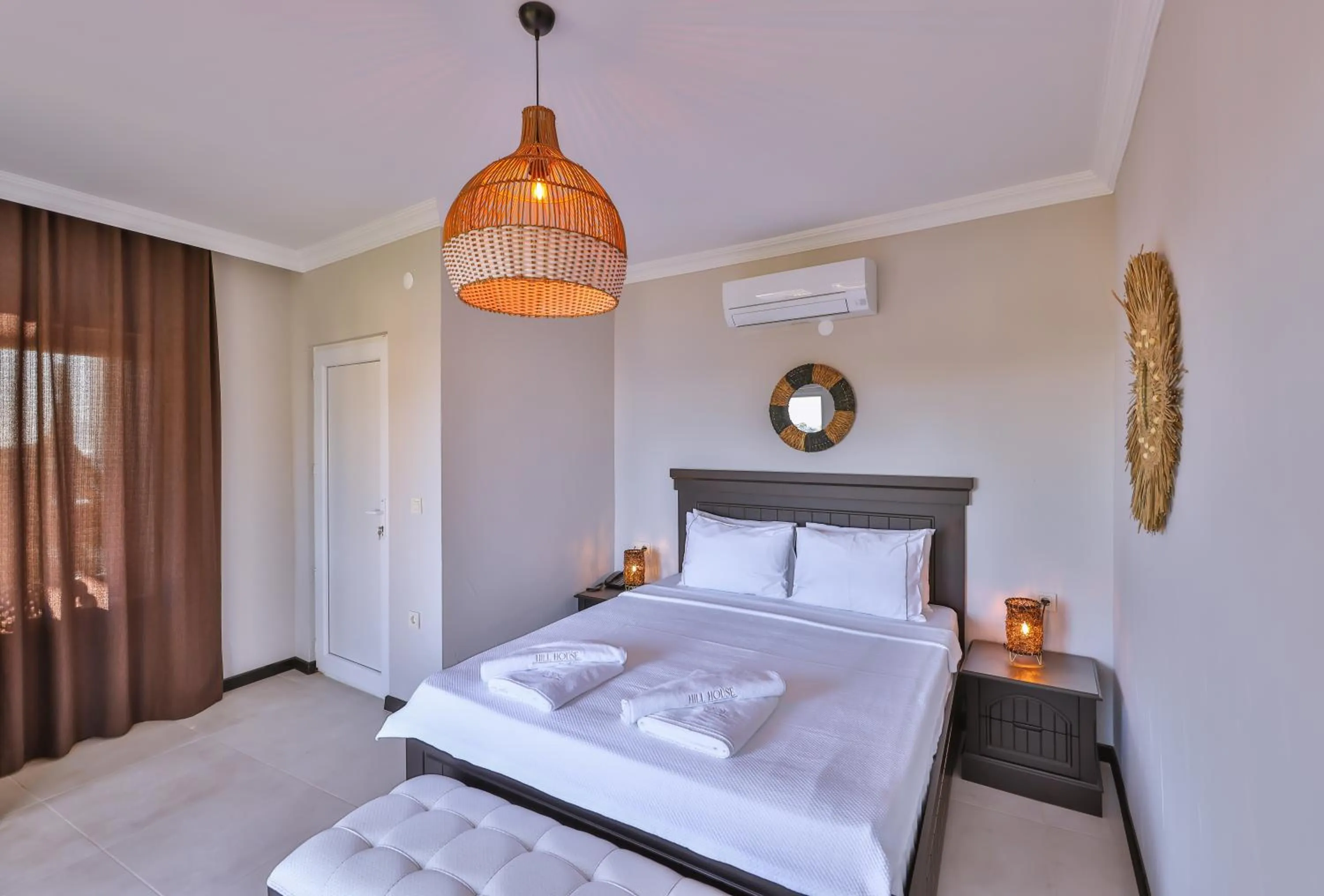 Photo of the whole room, Bed in Hill House Adult Only