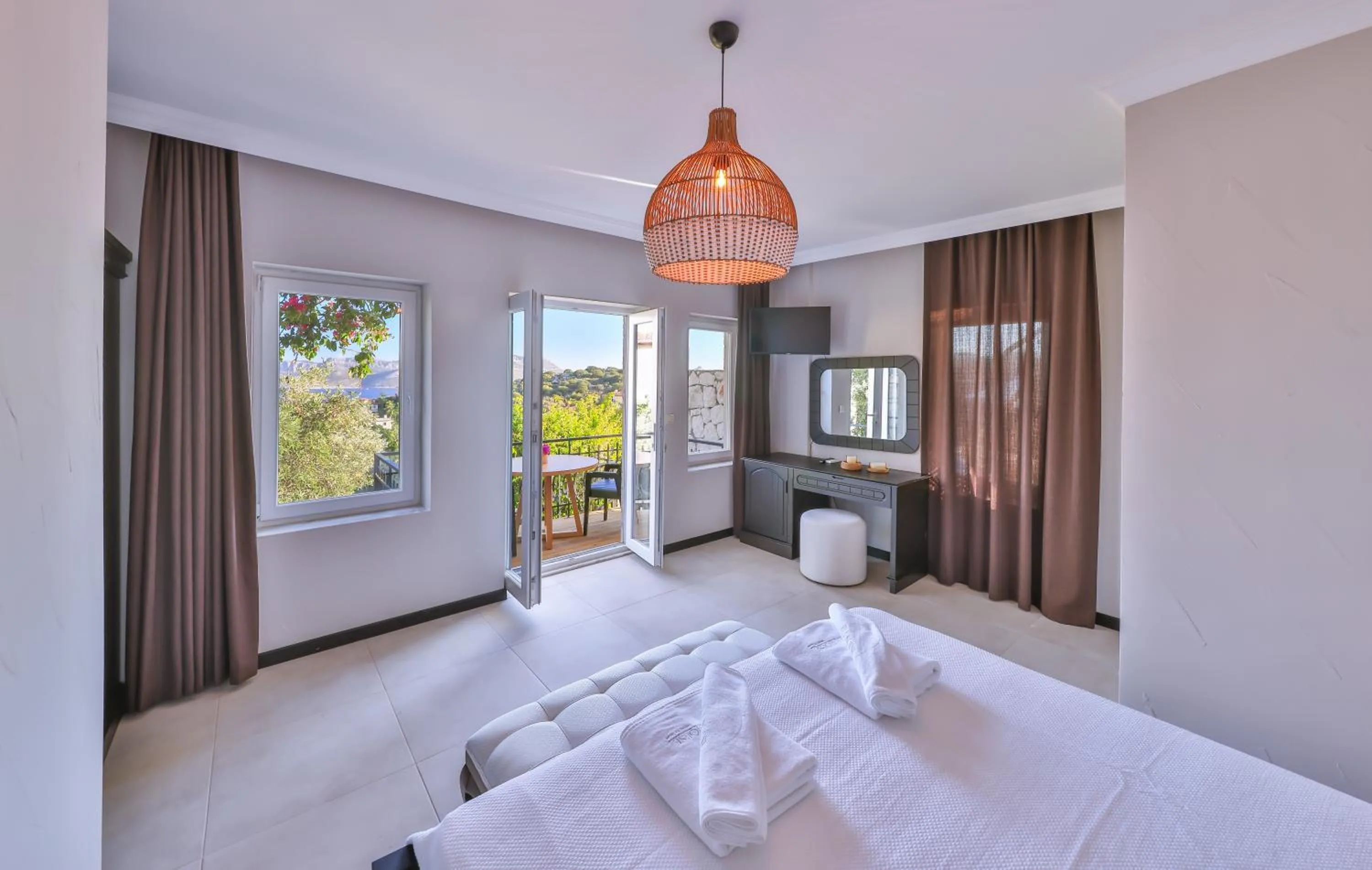 Photo of the whole room, Bed in Hill House Adult Only