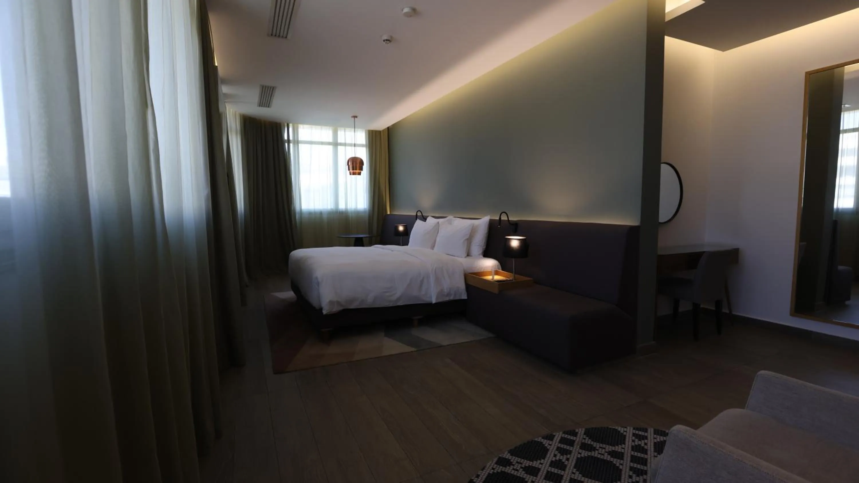 Bedroom, Bed in Radisson Blu Hotel, Beirut Verdun