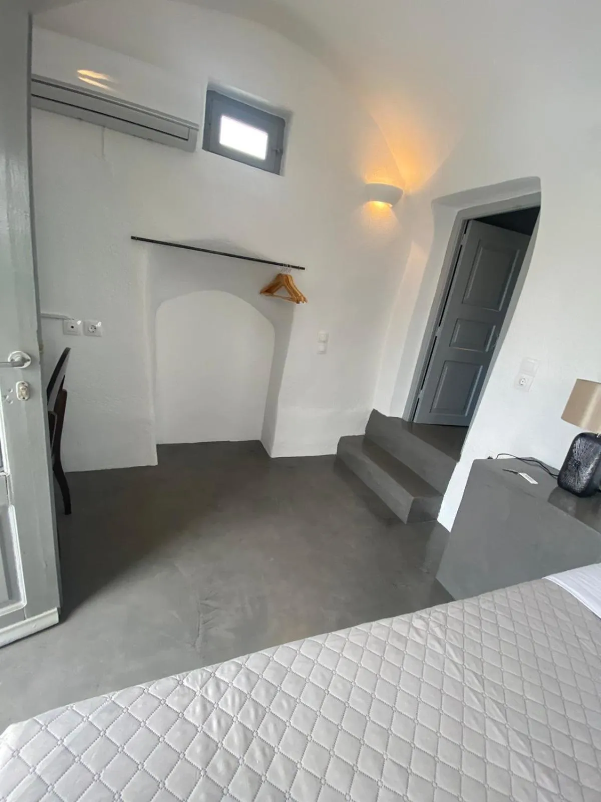 Bed in AQUA SERENITY LUXURY SUITES SANTORINI