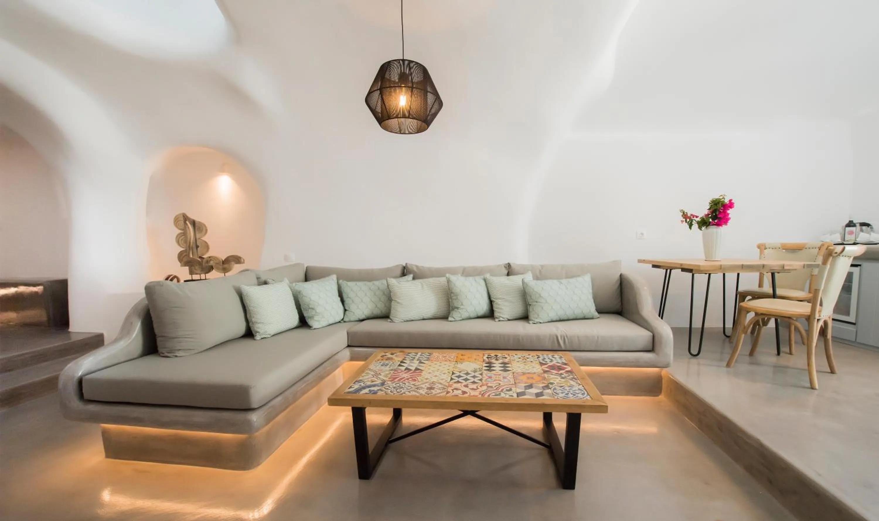 AQUA SERENITY LUXURY SUITES SANTORINI