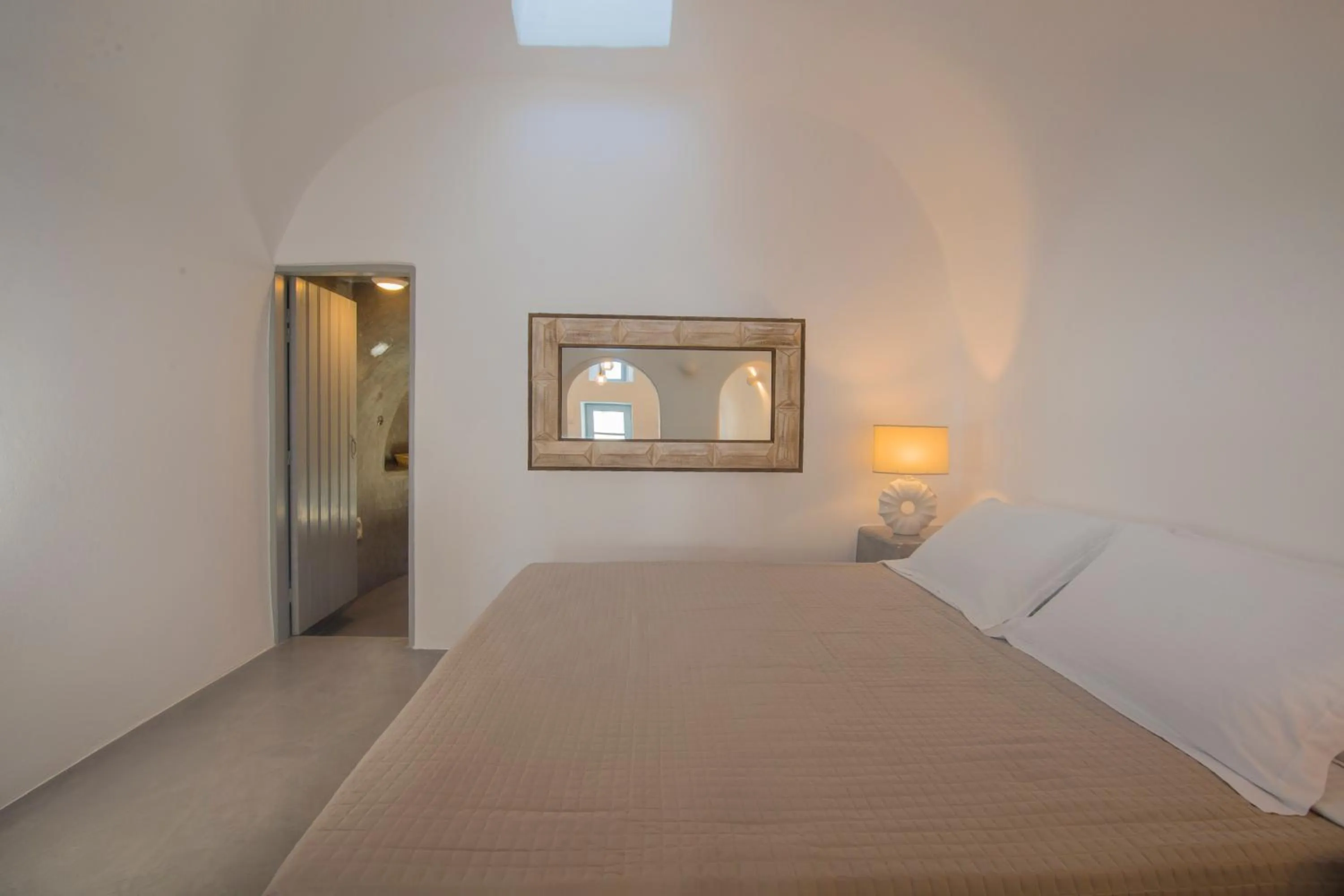 Bed in AQUA SERENITY LUXURY SUITES SANTORINI