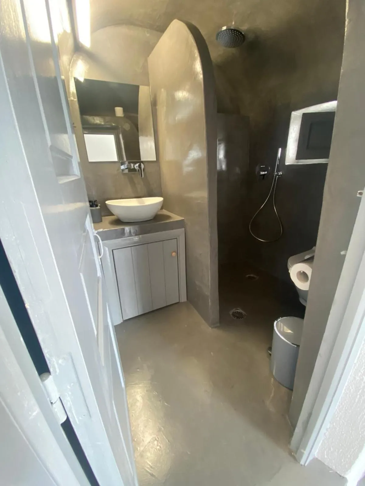 AQUA SERENITY LUXURY SUITES SANTORINI