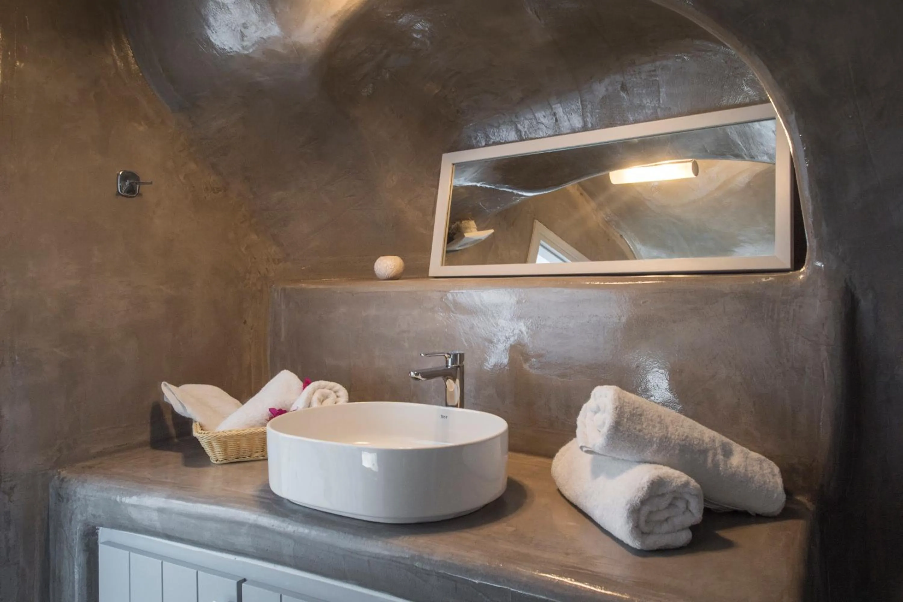 AQUA SERENITY LUXURY SUITES SANTORINI