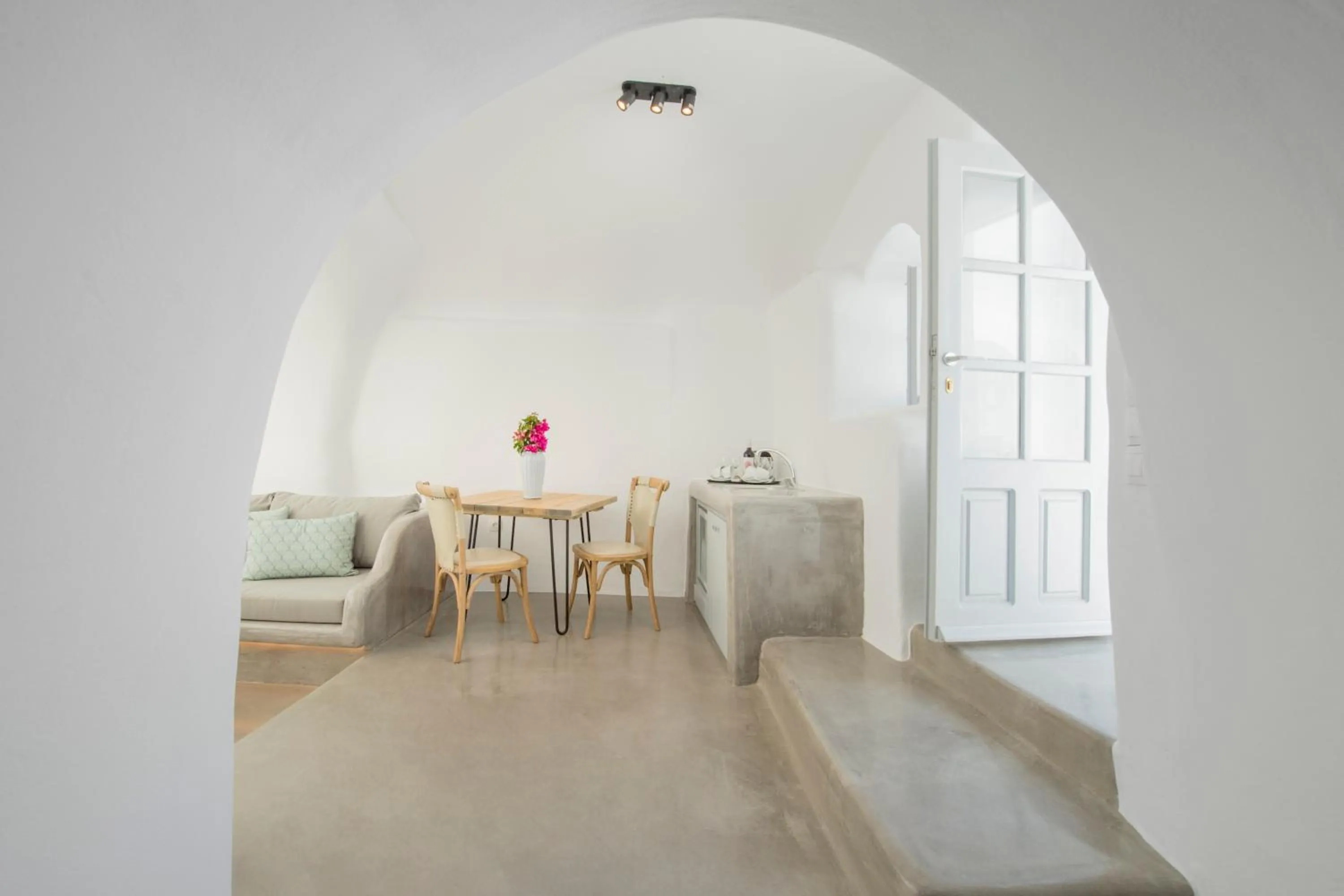 AQUA SERENITY LUXURY SUITES SANTORINI