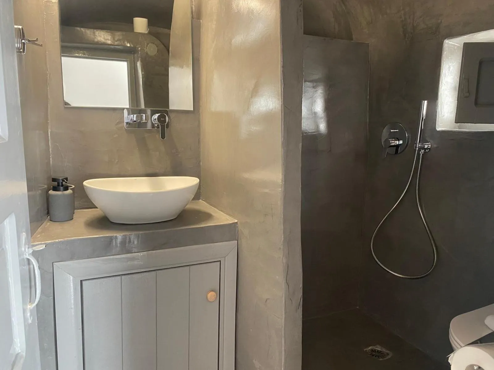 AQUA SERENITY LUXURY SUITES SANTORINI