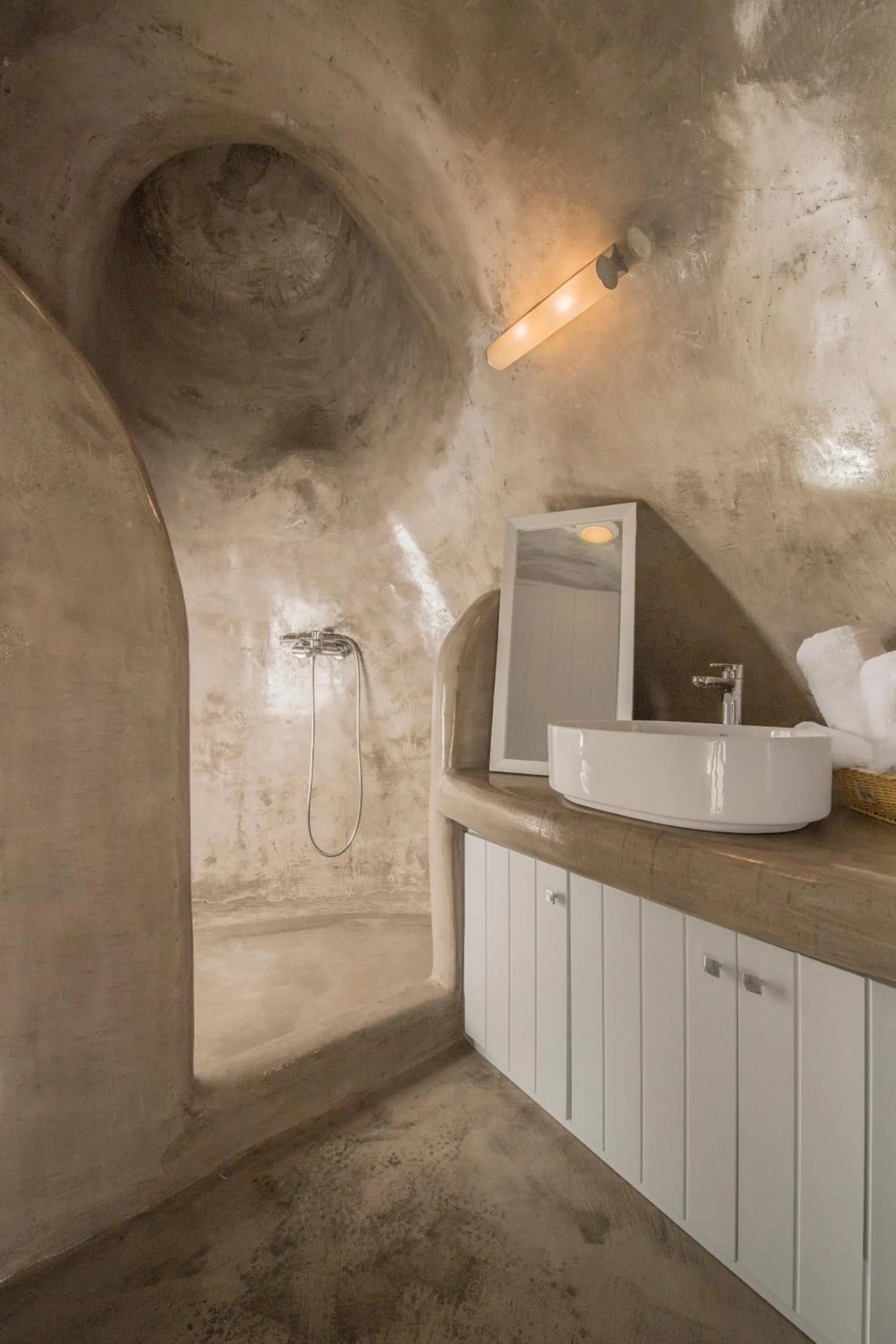 AQUA SERENITY LUXURY SUITES SANTORINI