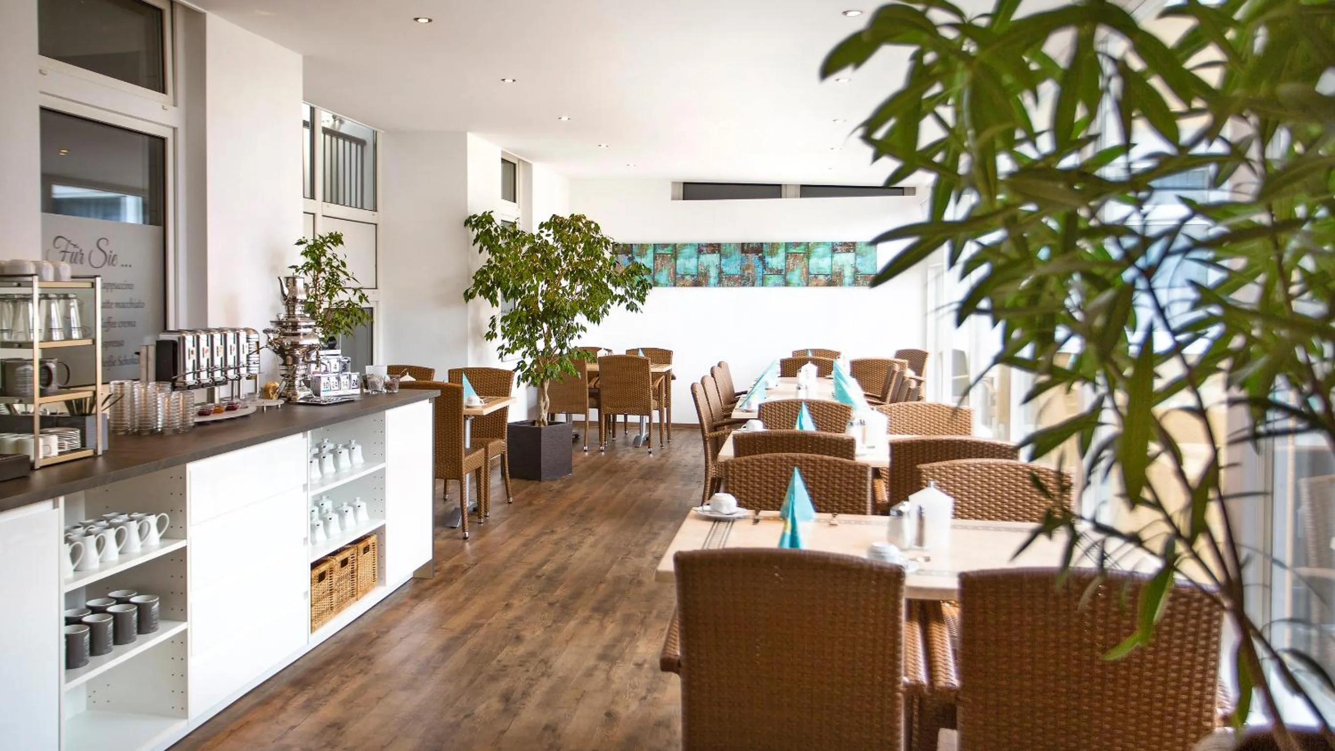 Restaurant/places to eat in Hotel Amerika