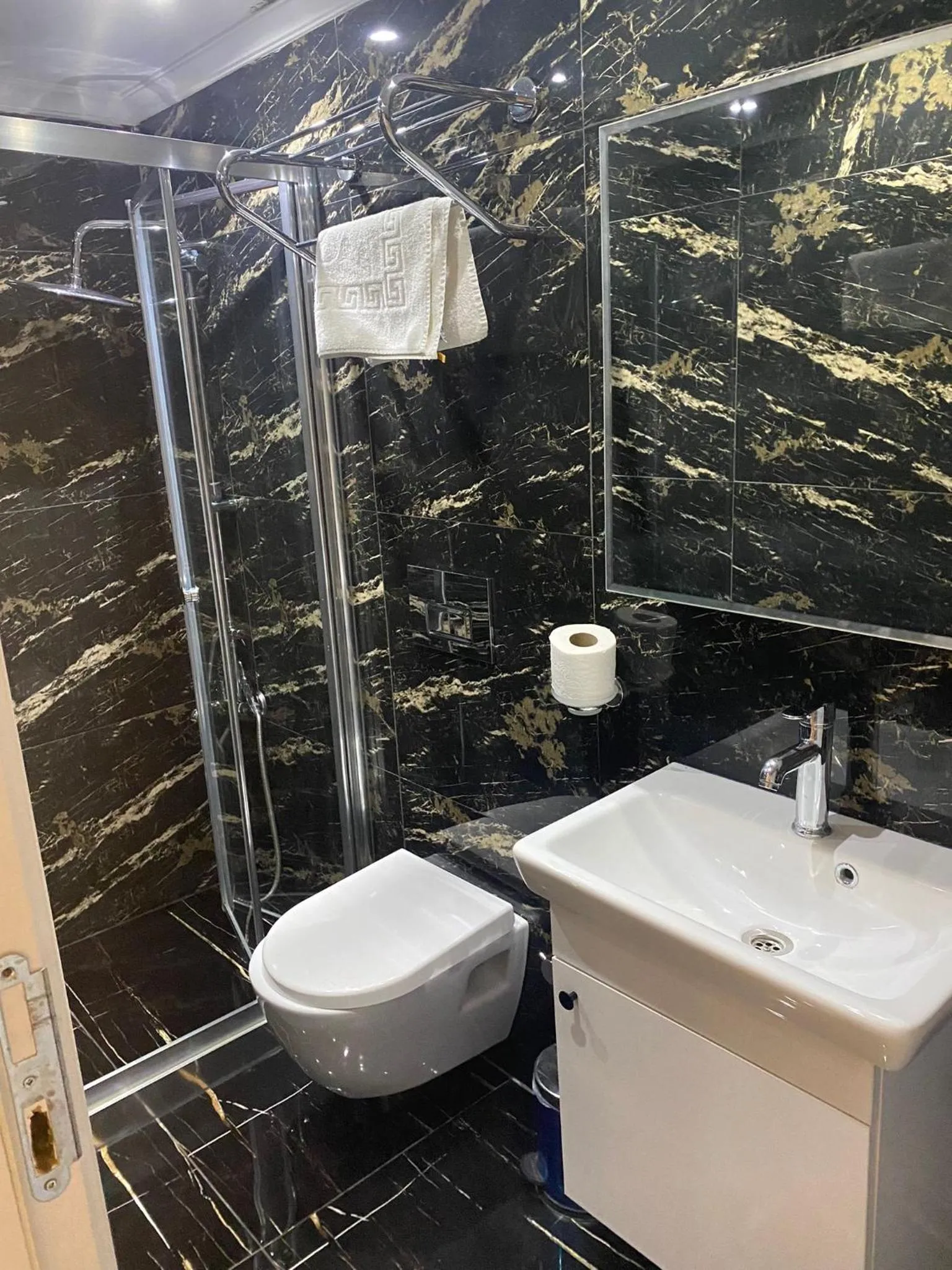 Bathroom in Diamond Pruva Hotel Sultan Ahmet