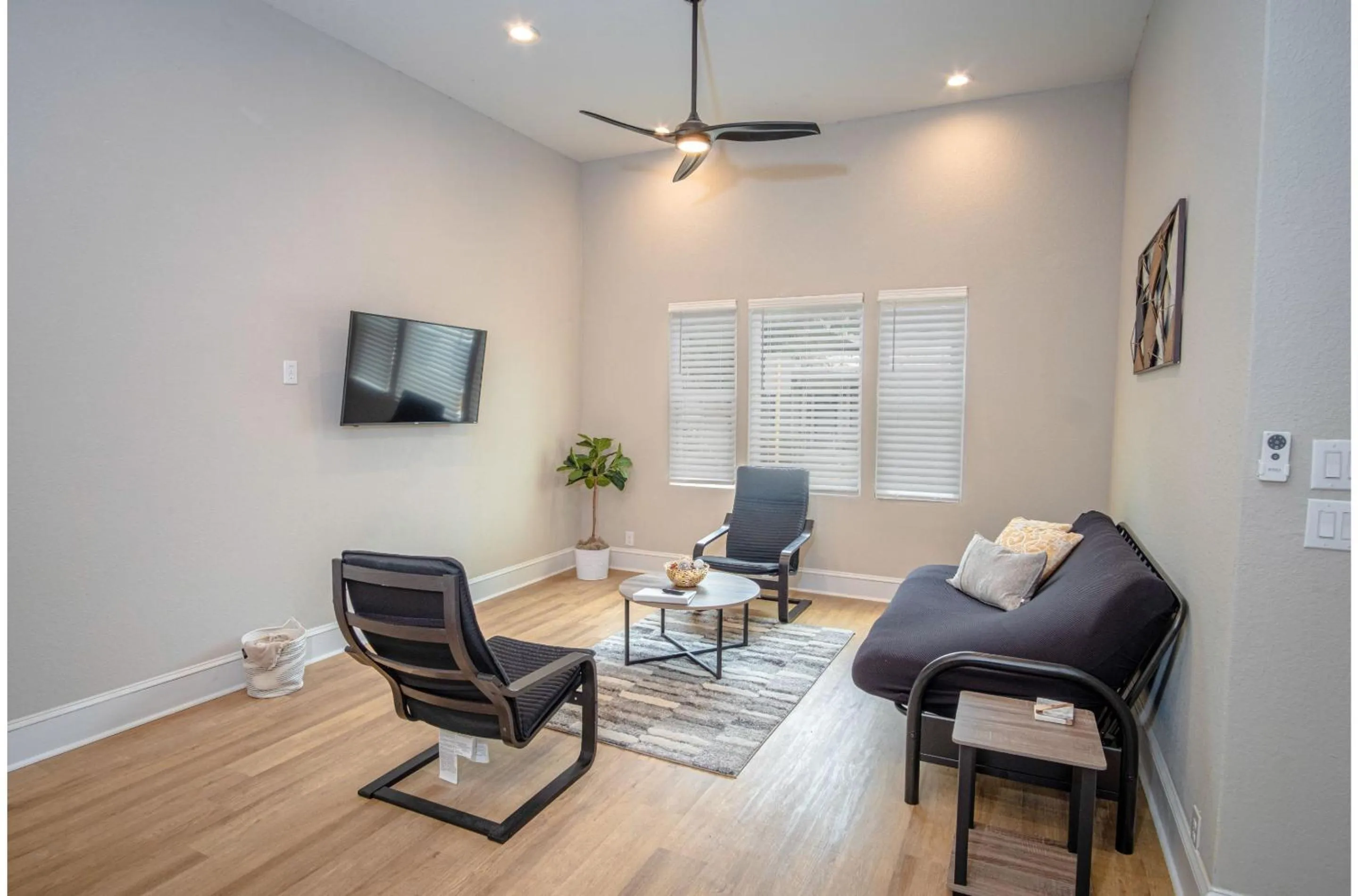 Living room in Brand New Remodeled 3BR2BA House Near Downtown