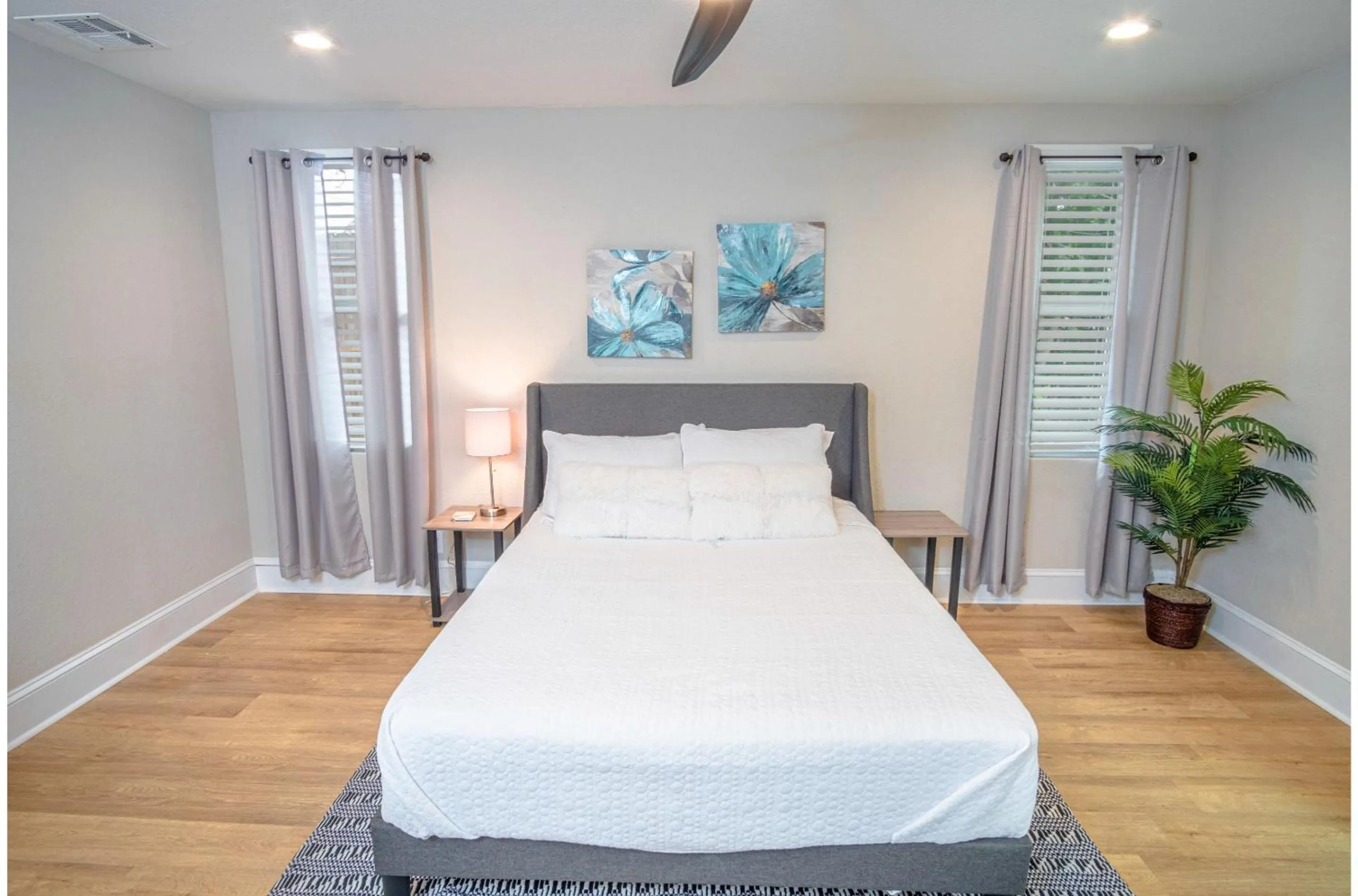 Bed in Brand New Remodeled 3BR2BA House Near Downtown