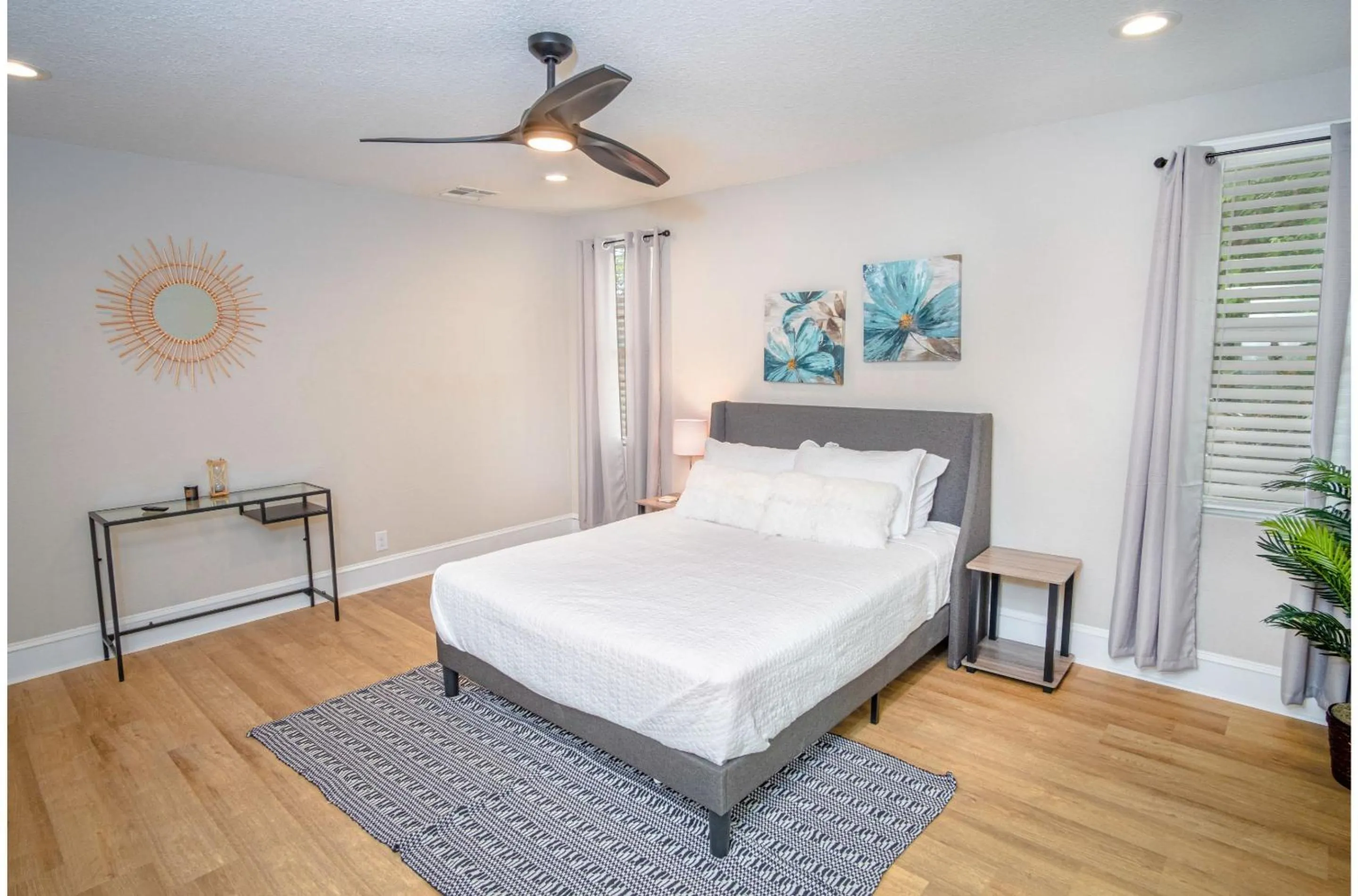 Bed in Brand New Remodeled 3BR2BA House Near Downtown