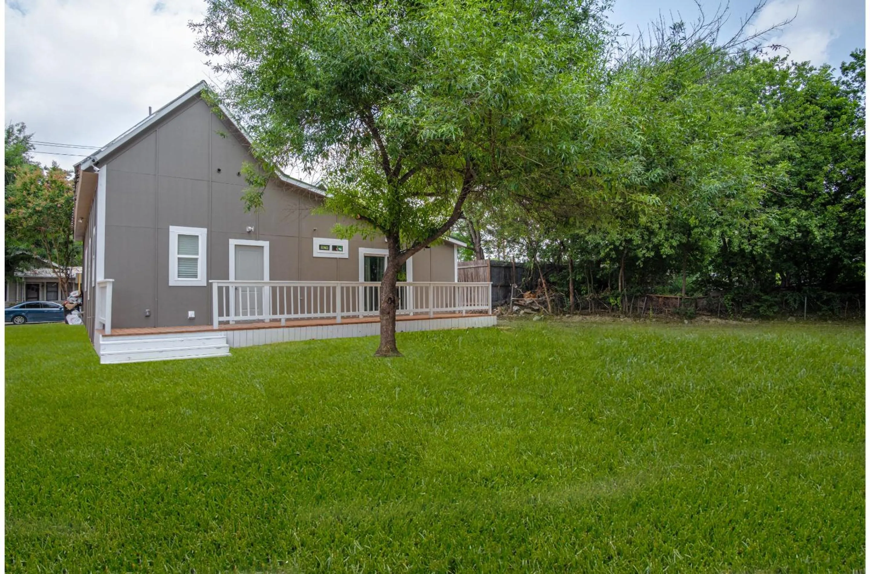 Property building in Brand New Remodeled 3BR2BA House Near Downtown