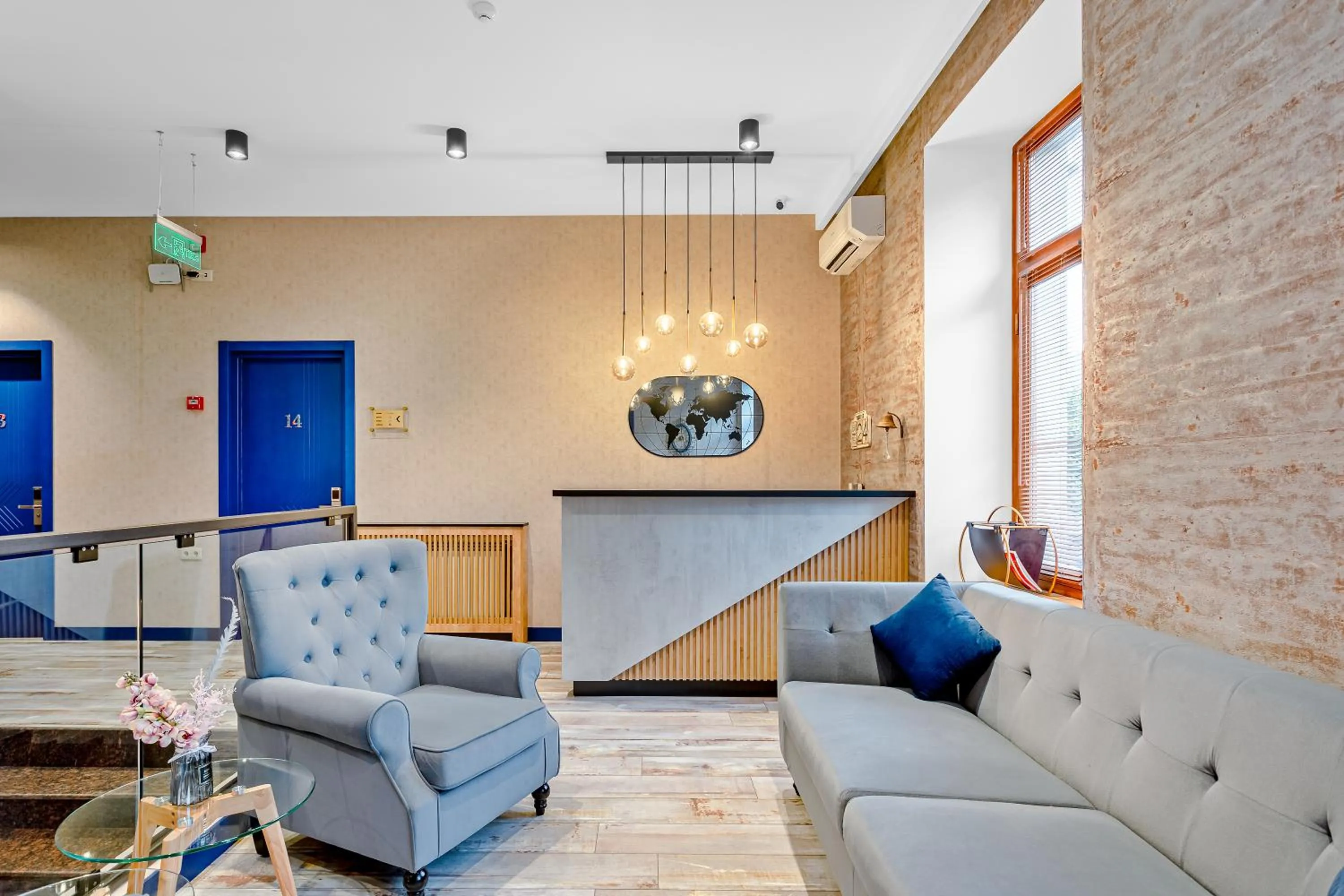 Seating area in Monument1880